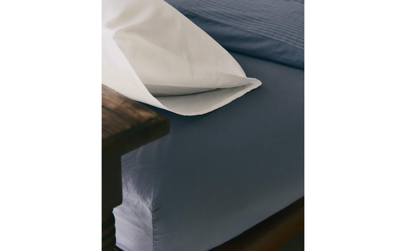ZARA HOME ХЛОПКОВАЯ ПРОСТЫНЯ НА РЕЗИНКЕ ракурс 7