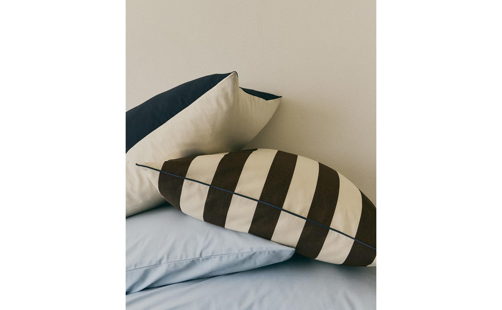 ZARA HOME НАВОЛОЧКА ИЗ ХЛОПКА С ЭФФЕКТОМ СТИРКИ В ПОЛОСКУ ракурс 3