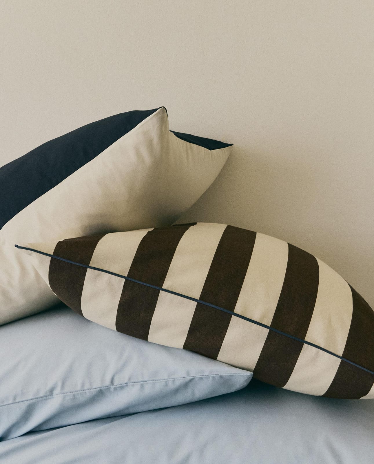 ZARA HOME НАВОЛОЧКА ИЗ ХЛОПКА С ЭФФЕКТОМ СТИРКИ В ПОЛОСКУ ракурс 2