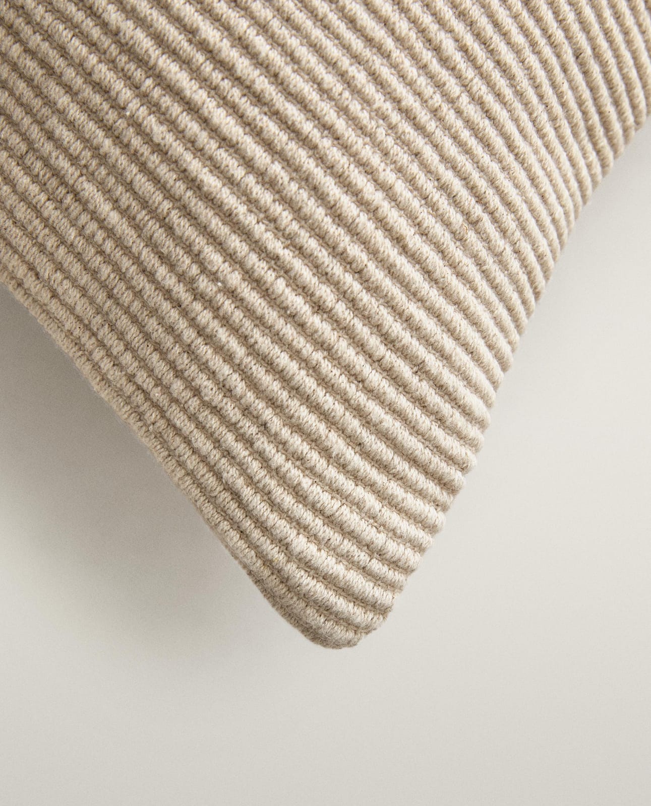 ZARA HOME НАВОЛОЧКА НА ПОДУШКУ С ДВОЙНОЙ ЛИНИЕЙ ракурс 8