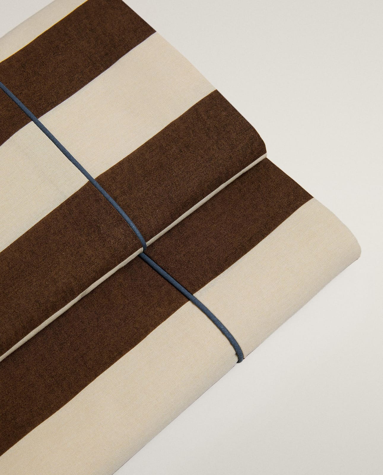 ZARA HOME PRZEŚCIERADŁO BEZ GUMKI Z BAWEŁNY Z EFEKTEM SPRANIA W PASKI ракурс 3