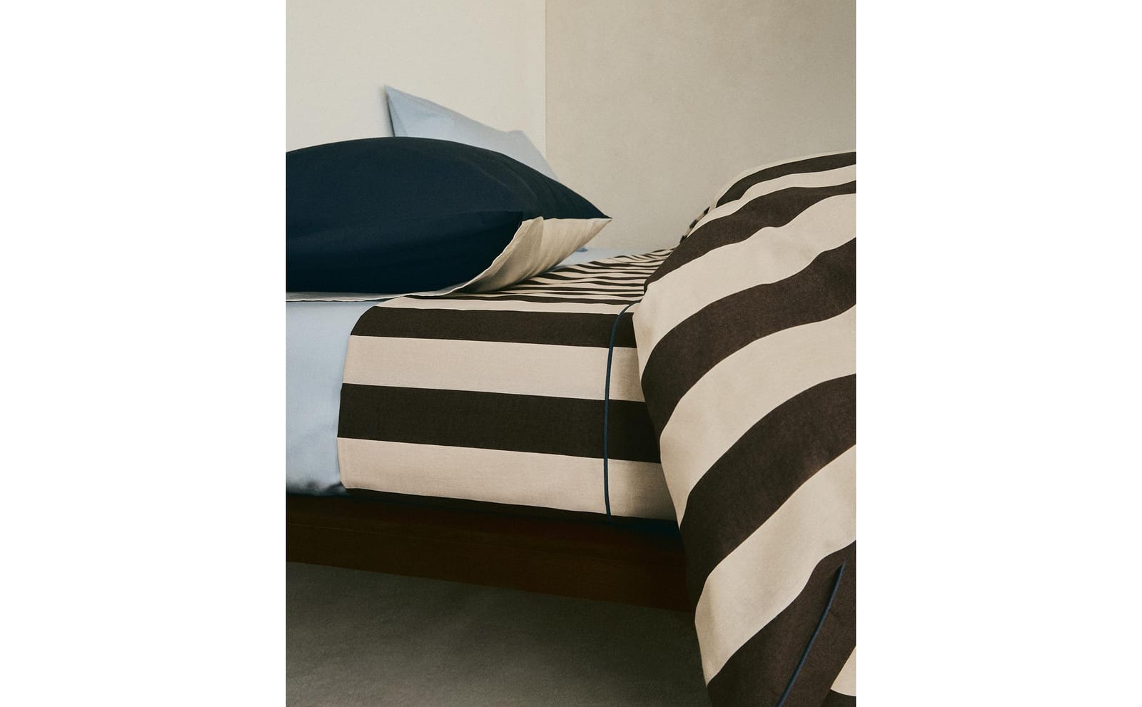 ZARA HOME PRZEŚCIERADŁO BEZ GUMKI Z BAWEŁNY Z EFEKTEM SPRANIA W PASKI ракурс 8