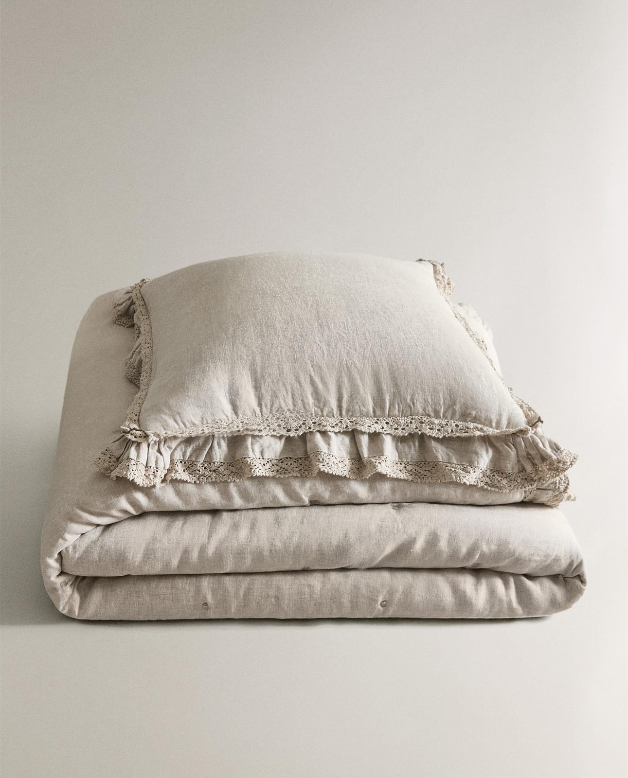 Покрывало ZARA HOME НАКИДКА ИЗ ЛЬНА С КРУЖЕВОМ СВЕТЛО-БЕЖЕВЫЙ 270 x 280 см