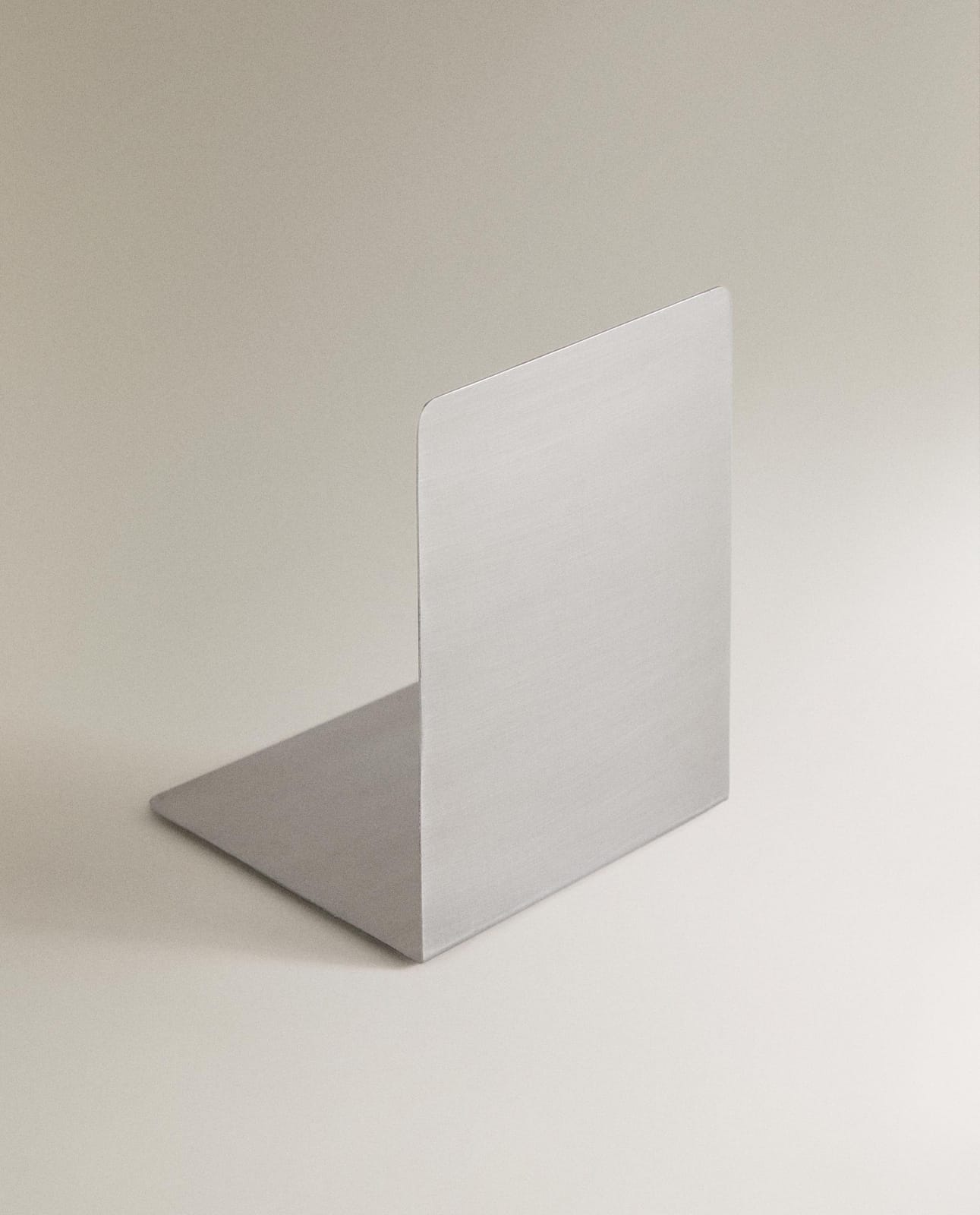 ZARA HOME МЕТАЛЛИЧЕСКАЯ ПОДСТАВКА ДЛЯ КНИГ ракурс 3