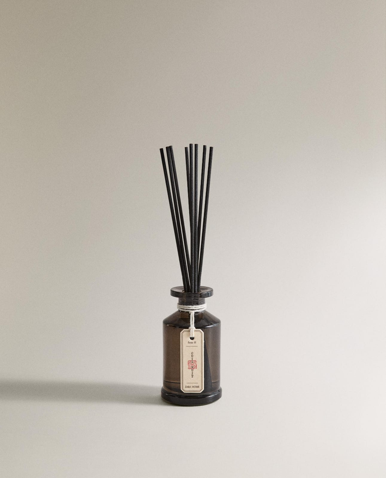 Ароматический диффузор ZARA HOME (100 ML) ароматические палочки CUIR NUIT ŻYWA CZERŃ 15.5 x 6.5 x 6.5 см
