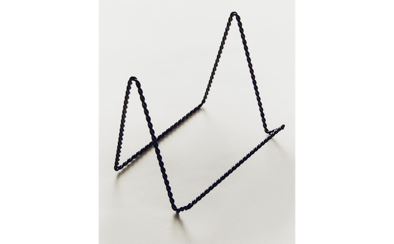 ZARA HOME МЕТАЛЛИЧЕСКАЯ СТОЙКА С ПЕРЕПЛЕТЕННЫМ УЗОРОМ ракурс 5