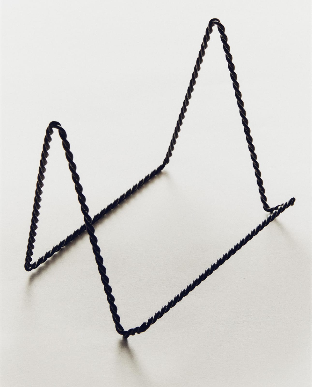ZARA HOME МЕТАЛЛИЧЕСКАЯ СТОЙКА С ПЕРЕПЛЕТЕННЫМ УЗОРОМ ракурс 4