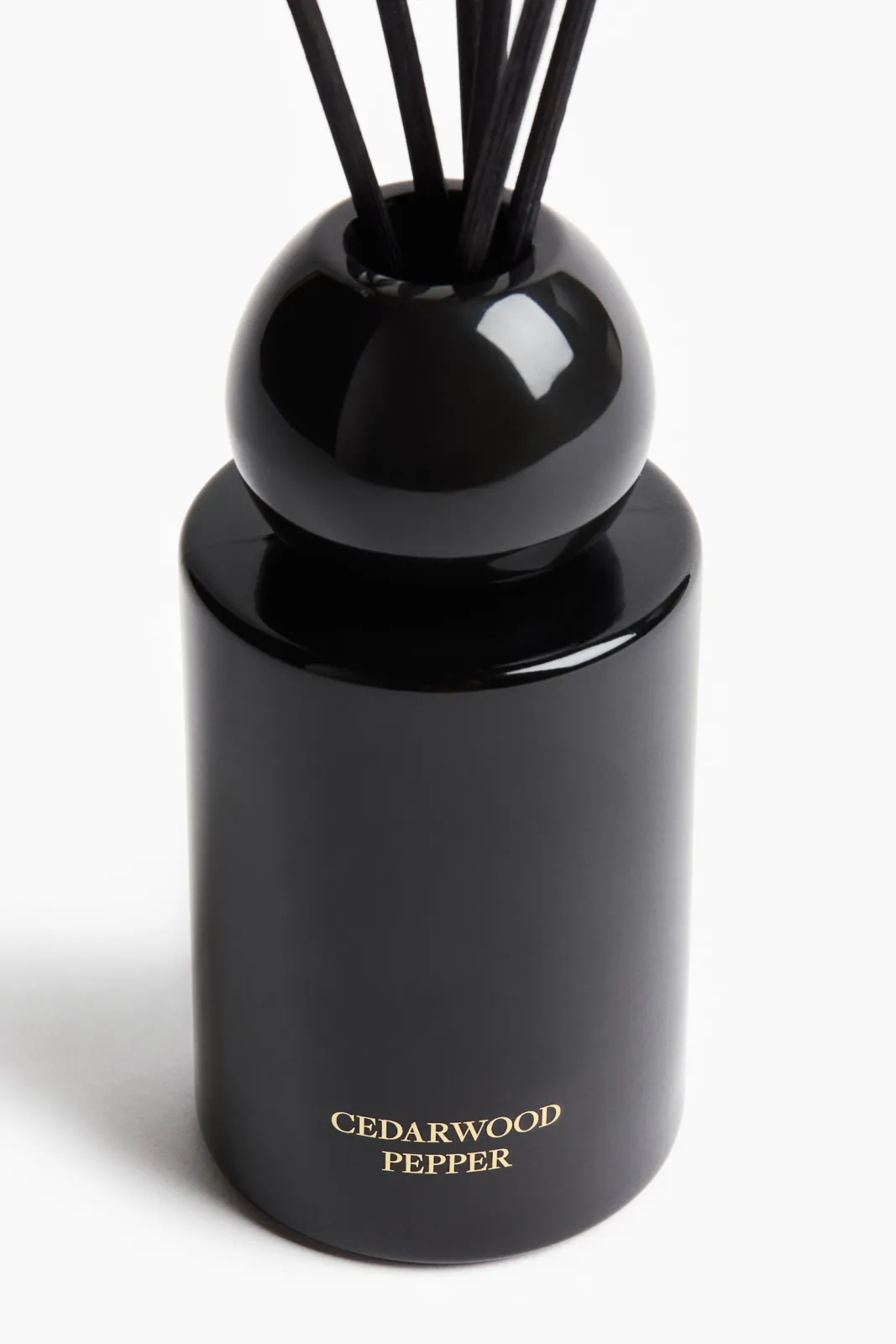 Аромадиффузор с палочками H&M - аромат Cedarwood Pepper, 100 мл - 1325253003 ракурс 2