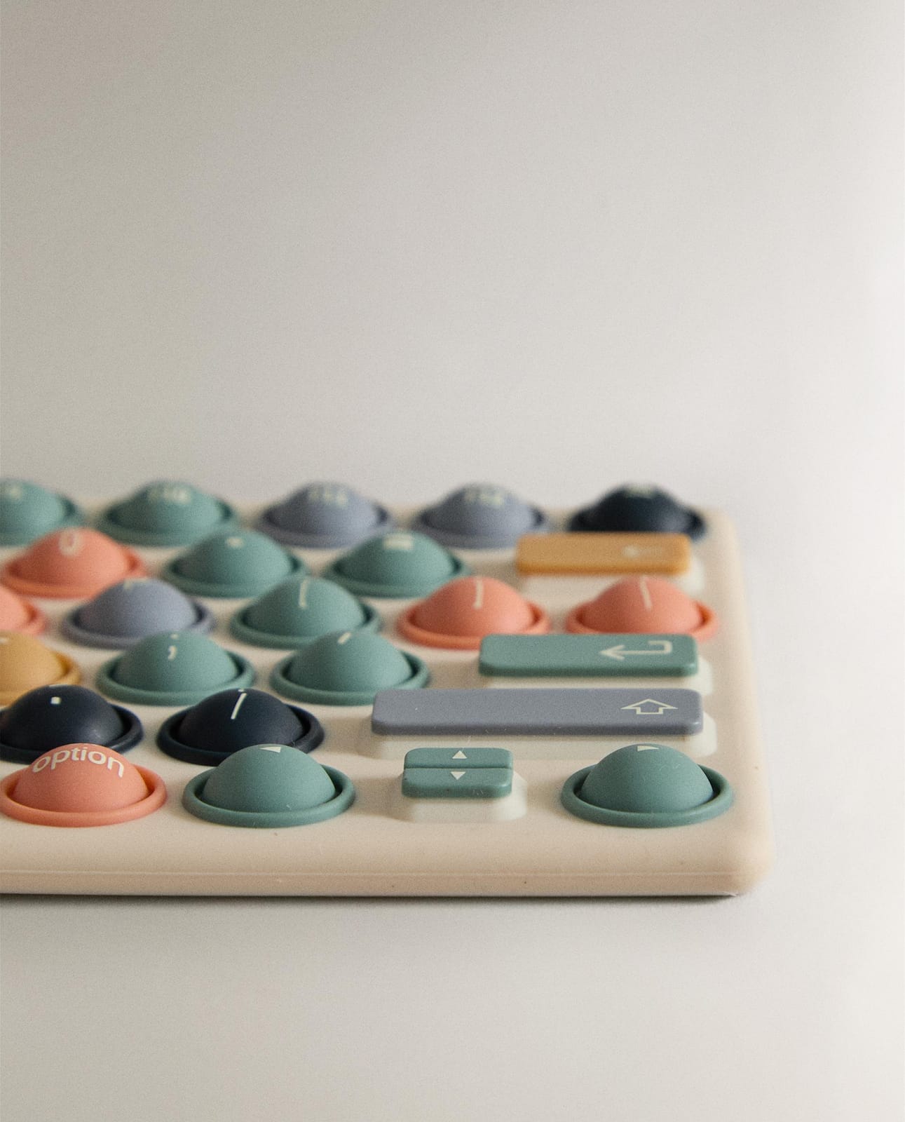 ZARA HOME Игрушка для детей поп-ит клавиатура ракурс 3