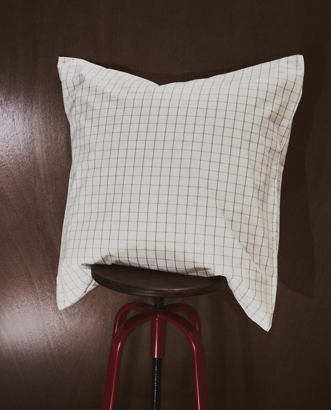 ZARA HOME Наволочка для подушки из хлопка ракурс 8