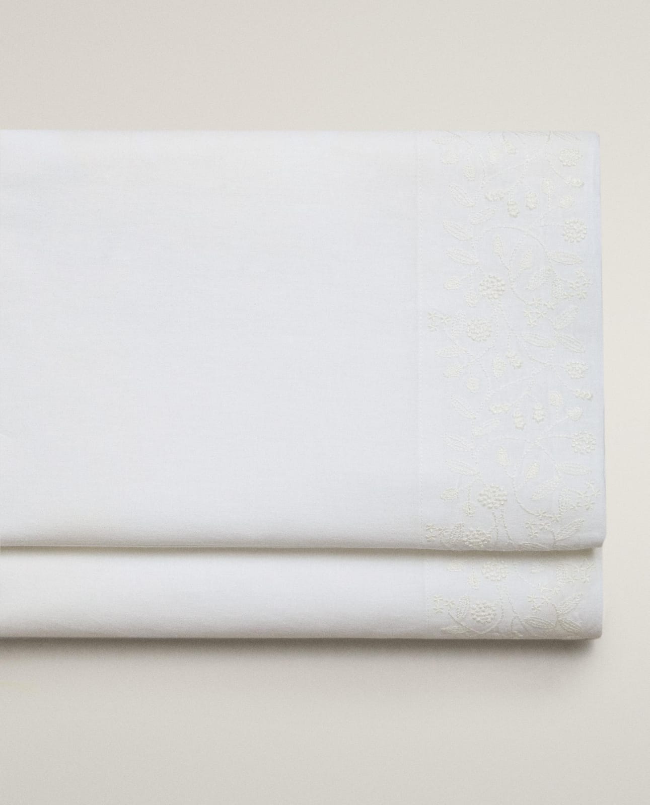 Простыня ZARA HOME без резинки из хлопка и льна с тиснением белая 270 x 280 см
