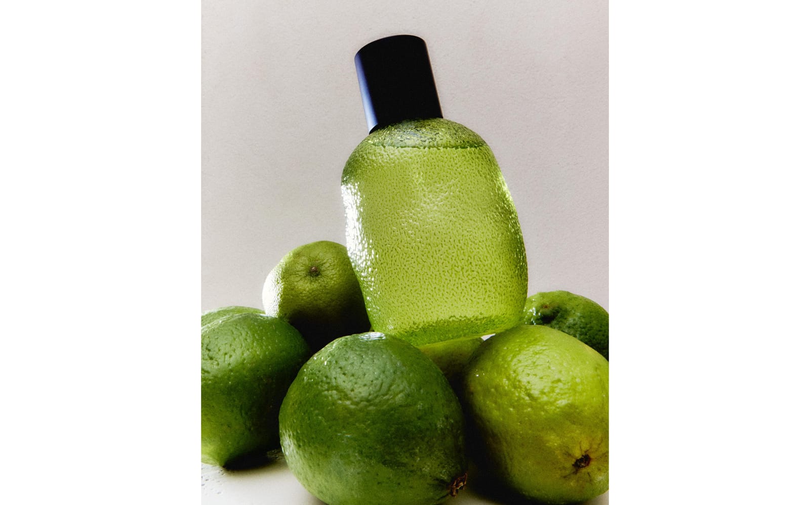 ZARA HOME (190 ML) СПРЕЙ ТЕКСТИЛЬНЫЙ BERGAMOT & SANDALWOOD ракурс 8