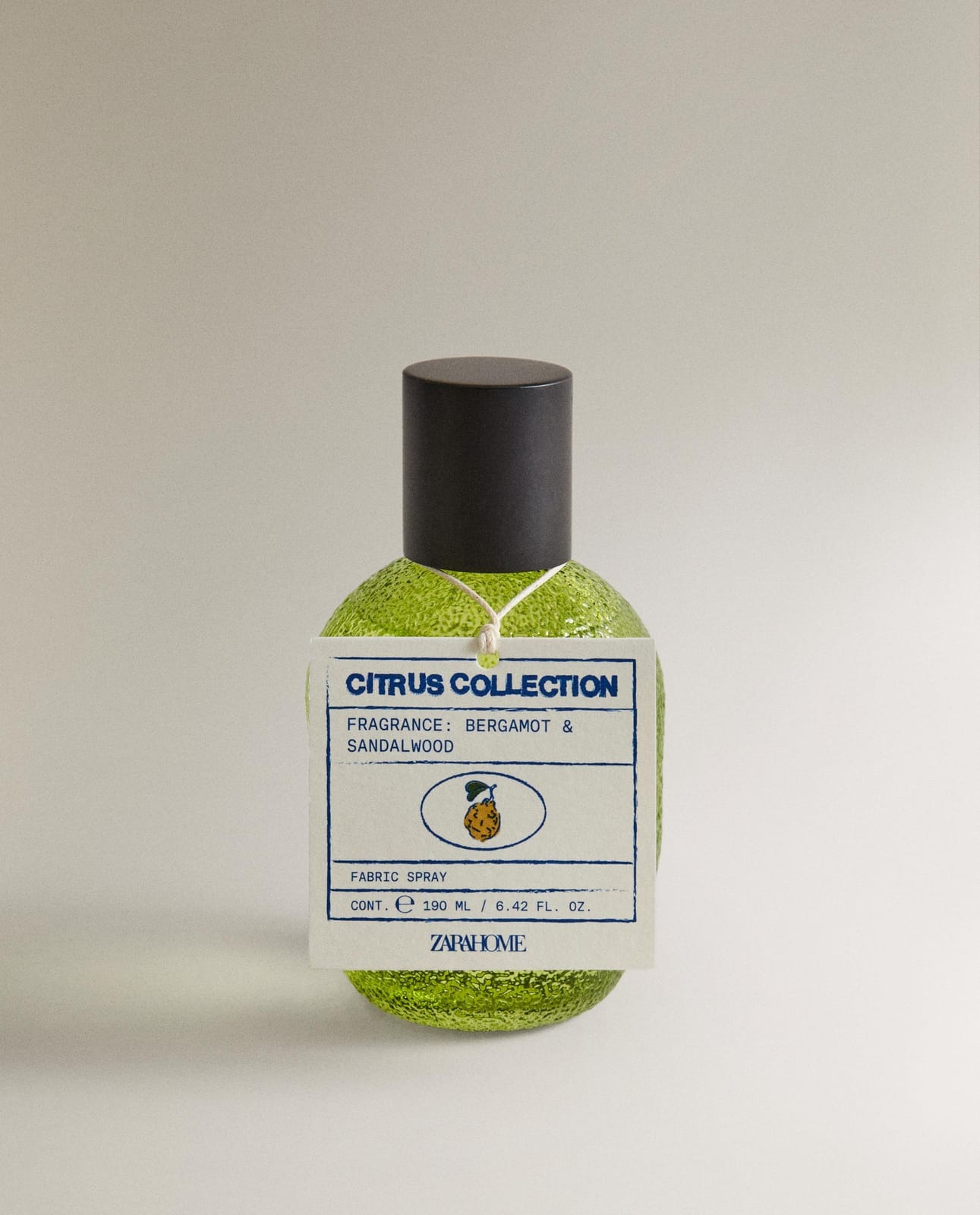 ZARA HOME (190 ML) СПРЕЙ ТЕКСТИЛЬНЫЙ BERGAMOT & SANDALWOOD ракурс 4