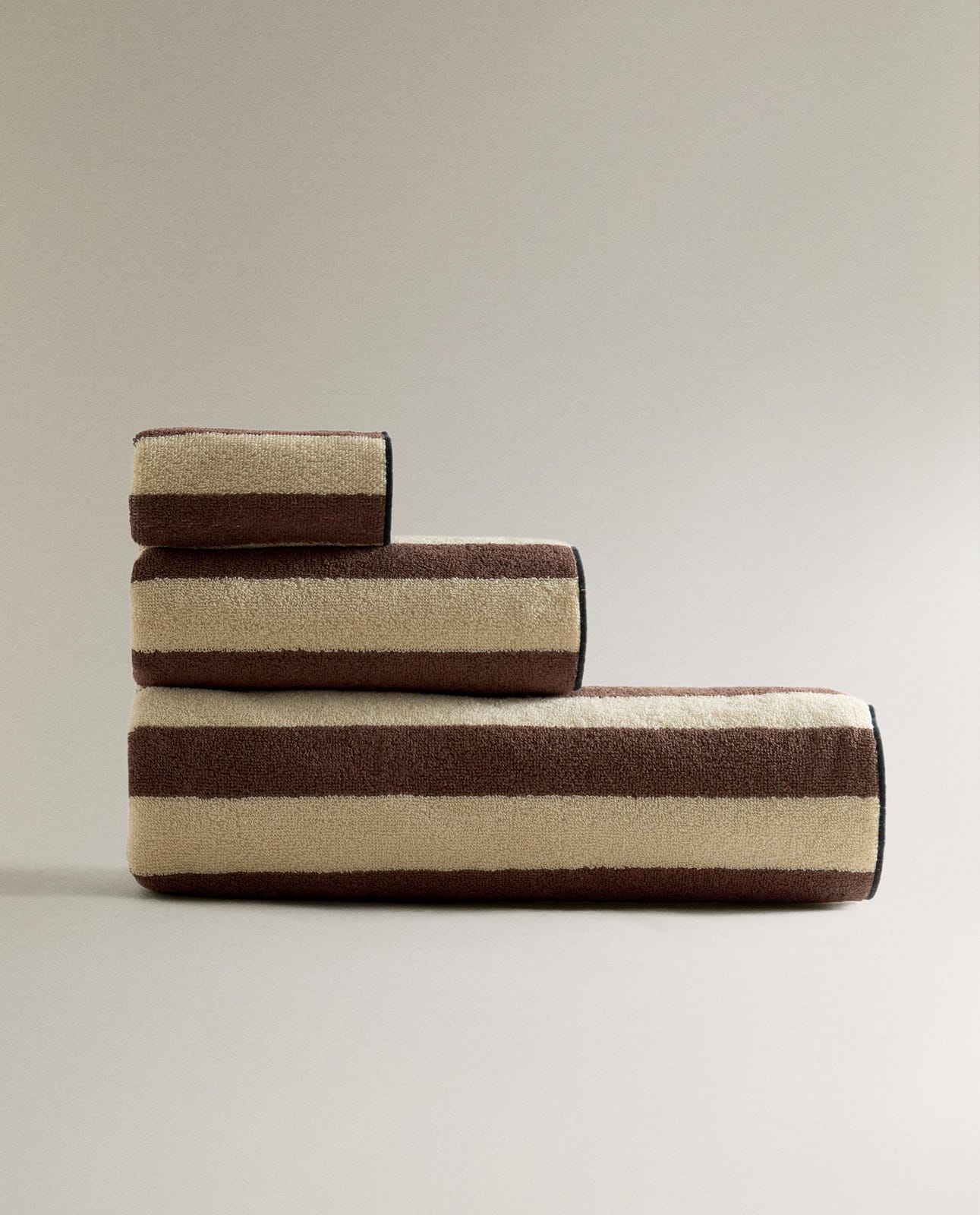 Полотенце для ванной ZARA HOME ХЛОПКОВОЕ БАННОЕ ПОЛОТЕНЦЕ В ПОЛОСКУ С ОВЕРЛОКОМ RÓŻOWY 50 x 90 cm