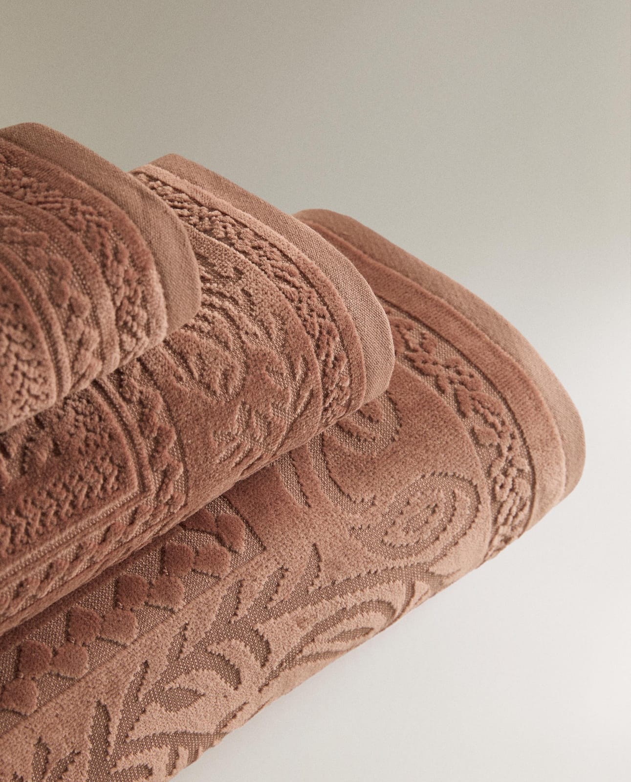 ZARA HOME ЖАККАРДОВОЕ БАННОЕ ПОЛОТЕНЦЕ С ЦВЕТАМИ ракурс 7