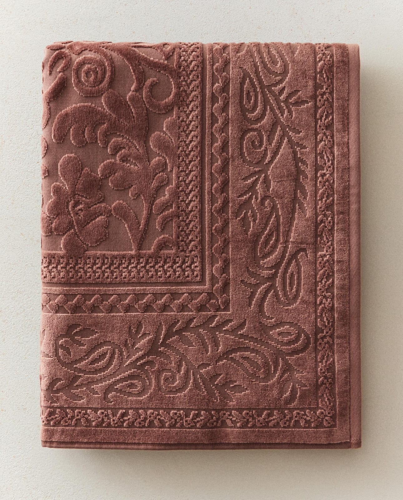 ZARA HOME ЖАККАРДОВОЕ БАННОЕ ПОЛОТЕНЦЕ С ЦВЕТАМИ ракурс 2