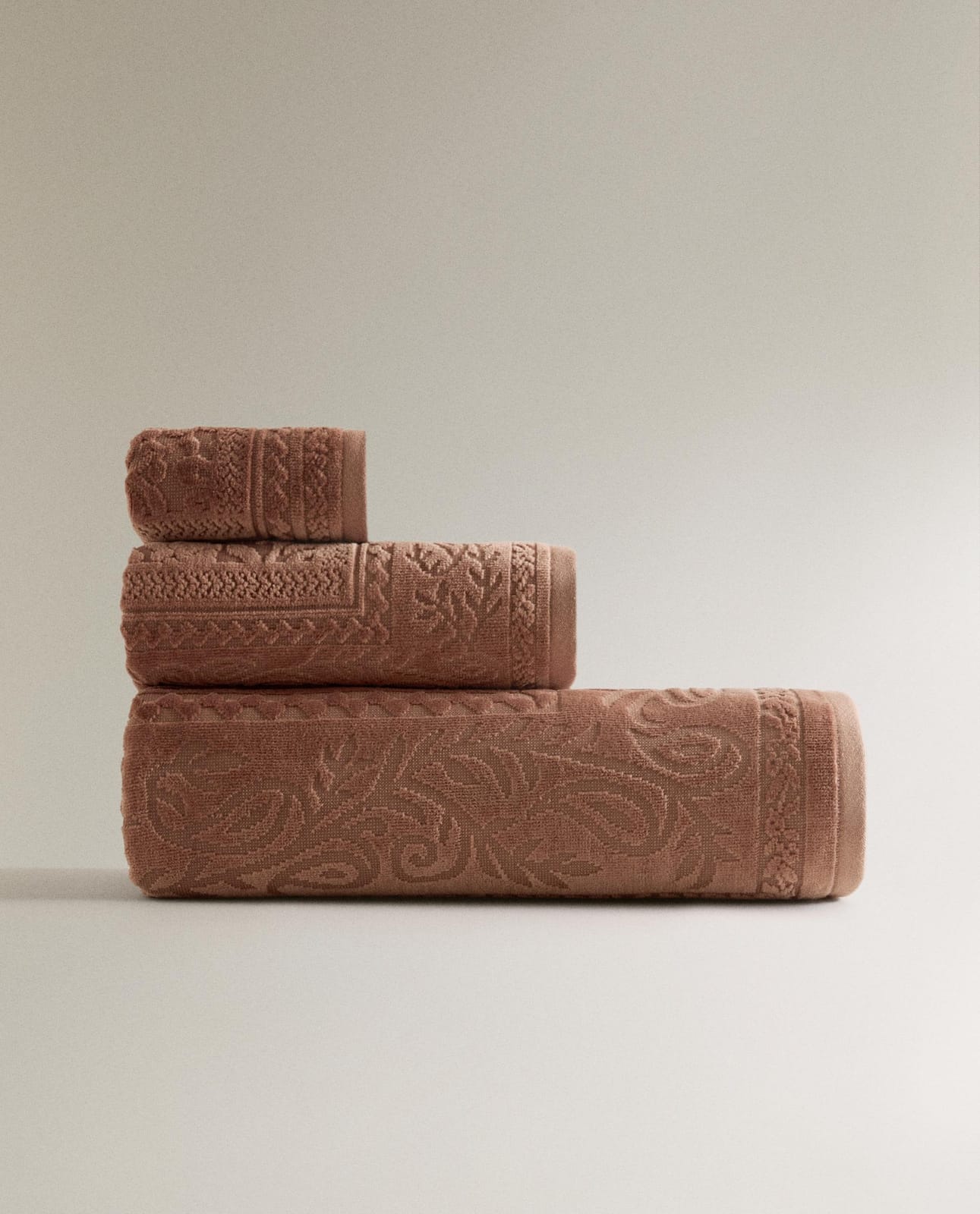 Полотенце для ванной ZARA HOME ЖАККАРДОВОЕ БАННОЕ ПОЛОТЕНЦЕ С ЦВЕТАМИ CIEMNY TEJA 90 x 150 cm