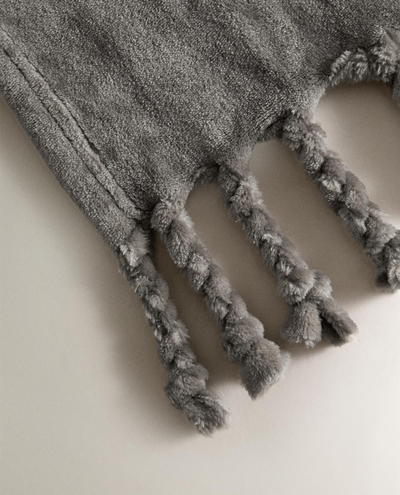 ZARA HOME ФЛИСОВЫЙ ПЛЕД С БАХРОМОЙ ракурс 4