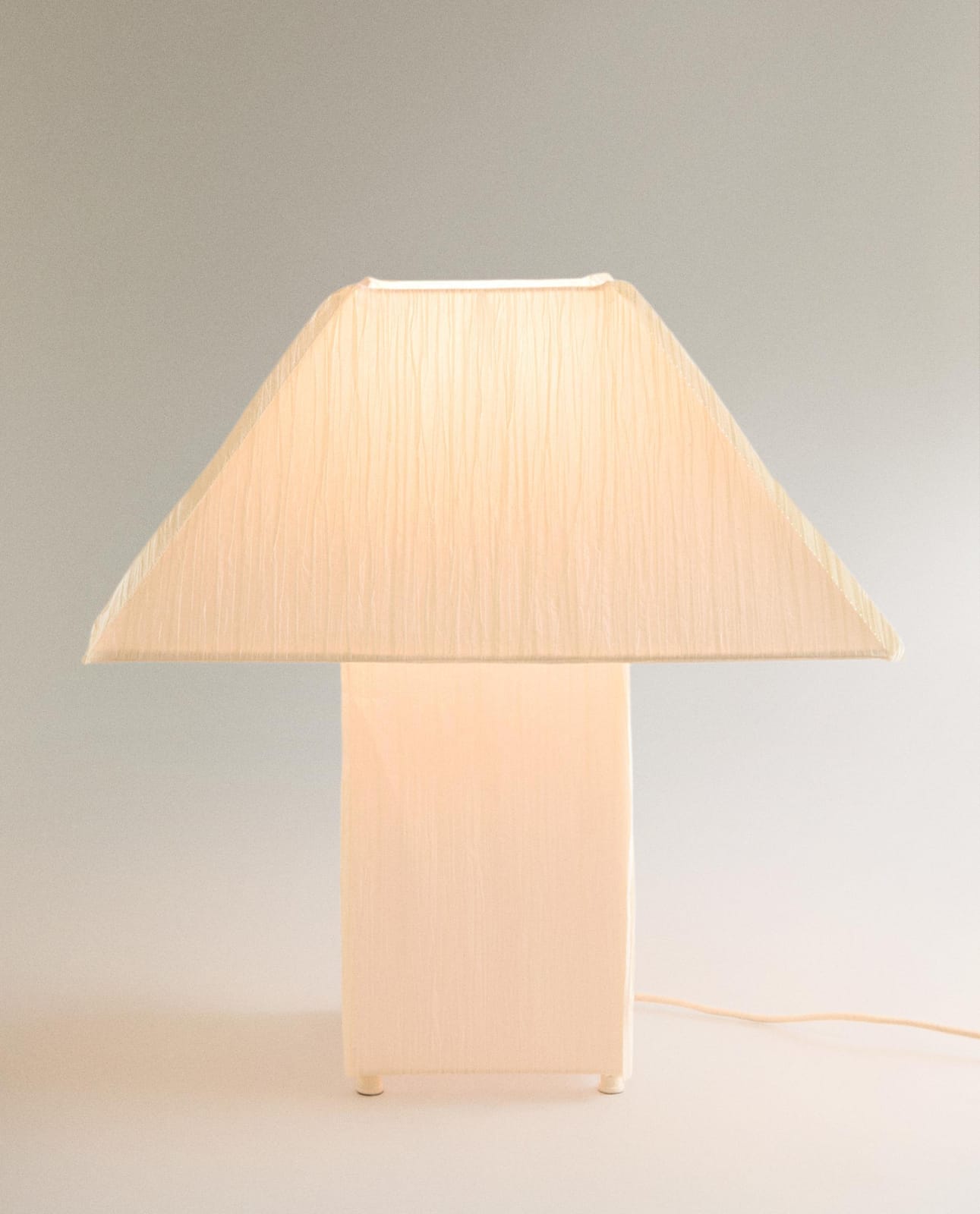 ZARA HOME НАСТОЛЬНАЯ ЛАМПА ИЗ БУМАГИ ракурс 6