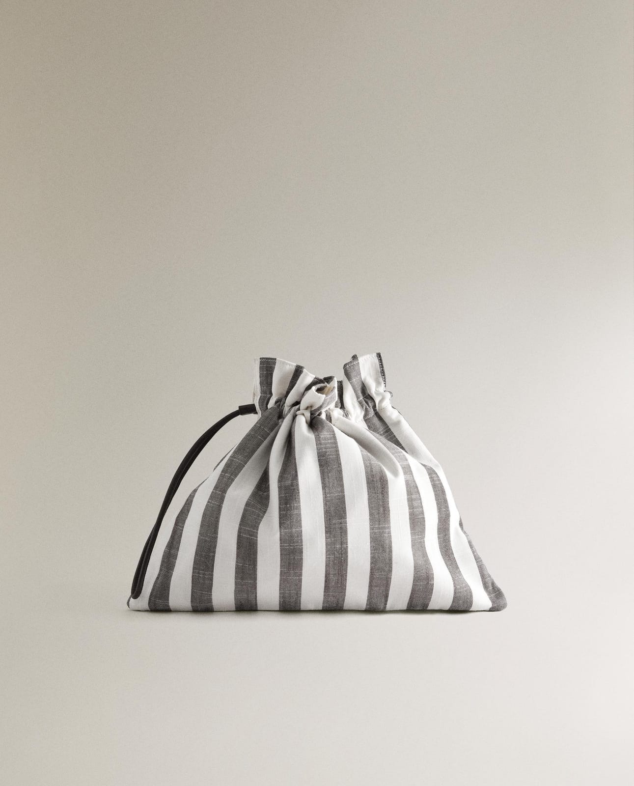 Тапочки ZARA HOME МИНИ-СУМОЧКА В ПОЛОСКУ ДВУХЦВЕТНАЯ TONOS 31.84 x 40.82 x 3.42 x 38.72 x 31.37 x 6.15 cm
