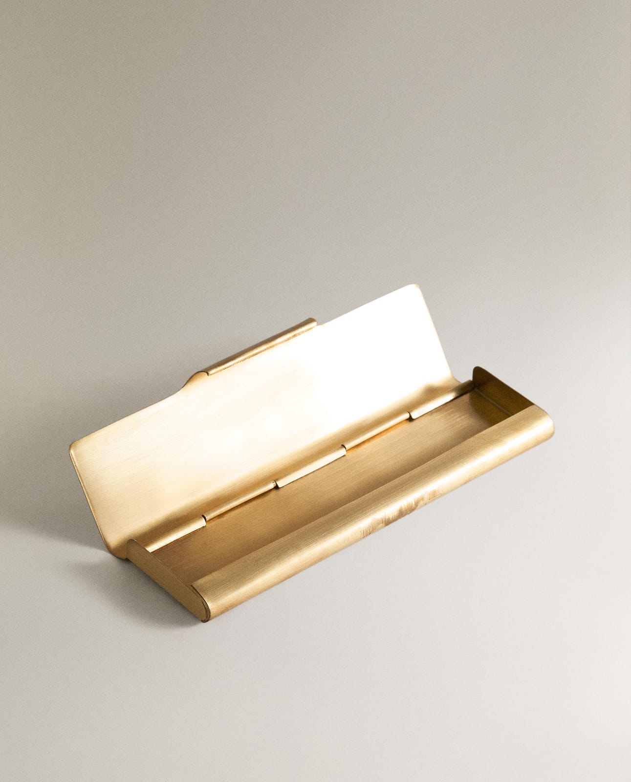 ZARA HOME ЛАТУННЫЙ ЧЕХОЛ ракурс 4