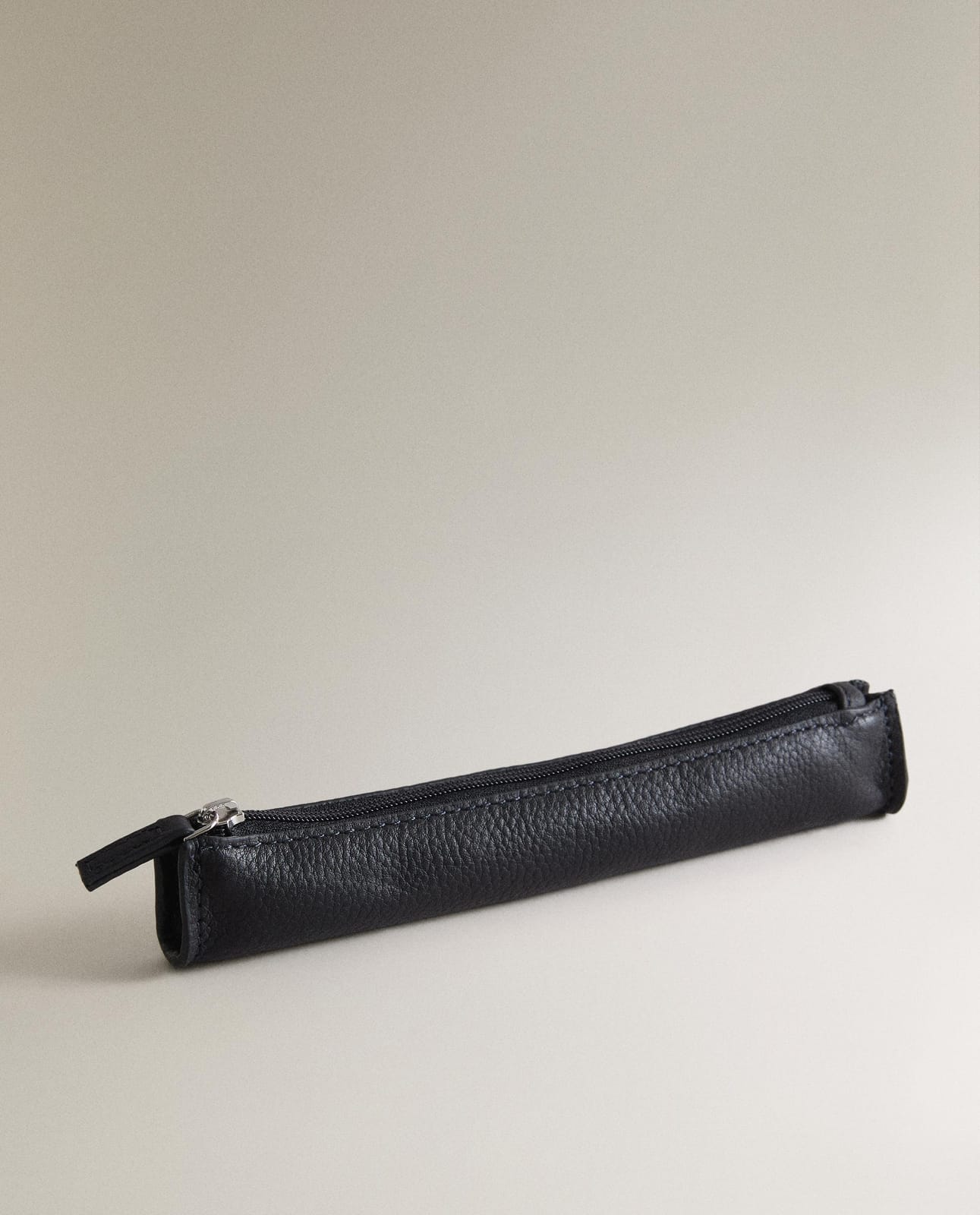 ZARA HOME МИНИ КОЖАНЫЙ ЧЕХОЛ NIEBIESKIE ракурс 3