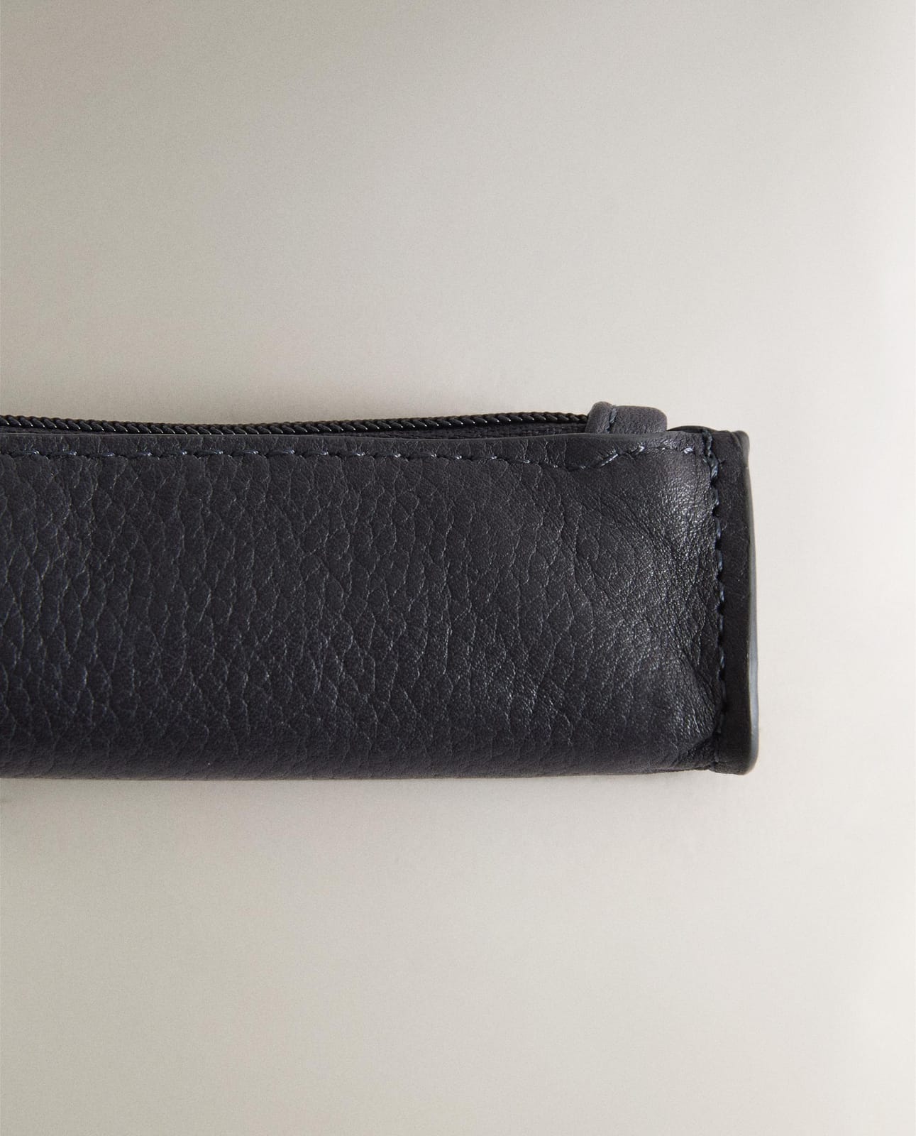 ZARA HOME МИНИ КОЖАНЫЙ ЧЕХОЛ NIEBIESKIE ракурс 5
