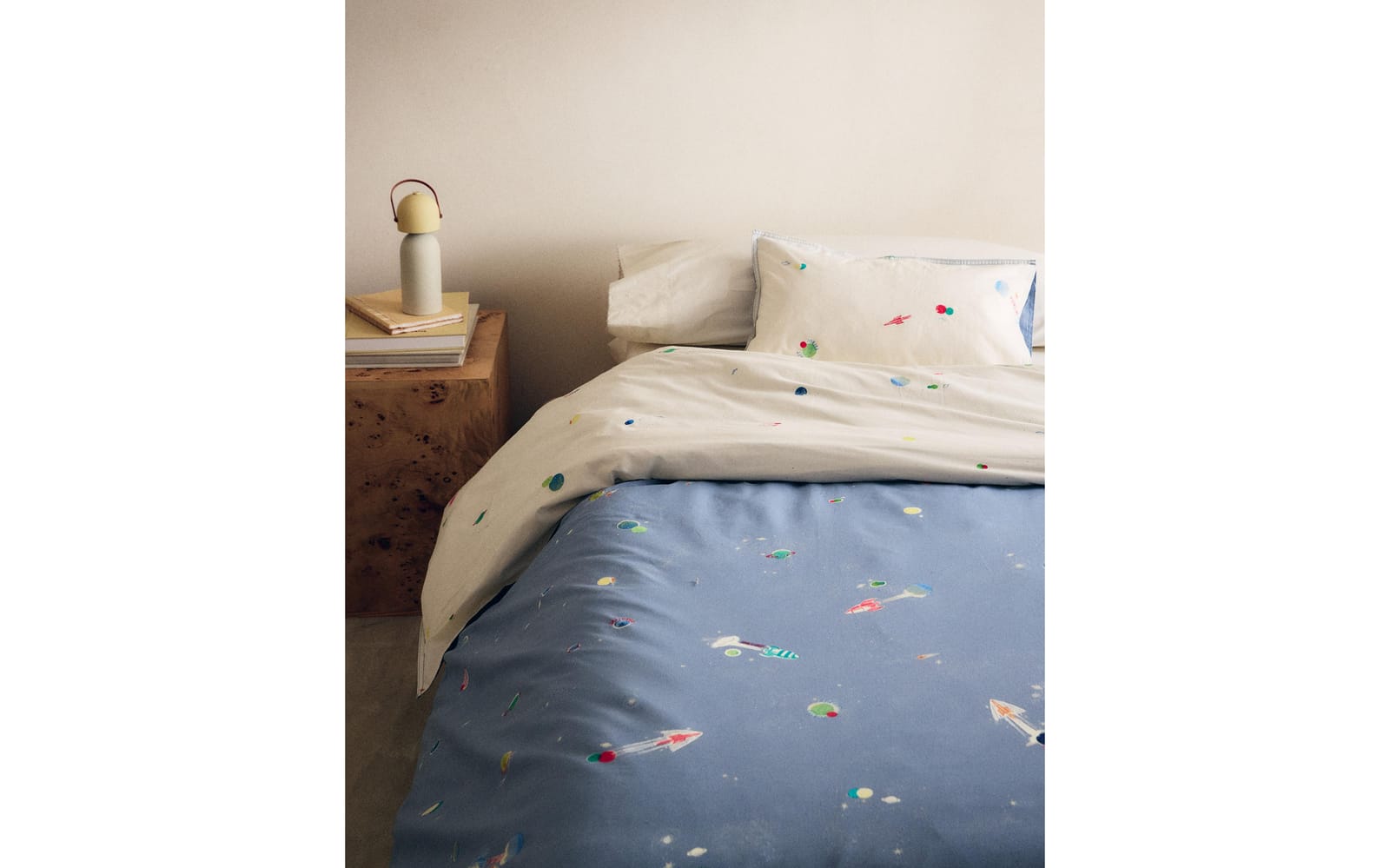 ZARA HOME ДЕТСКИЙ ПОДОДЕЯЛЬНИК КОСМОС ракурс 2