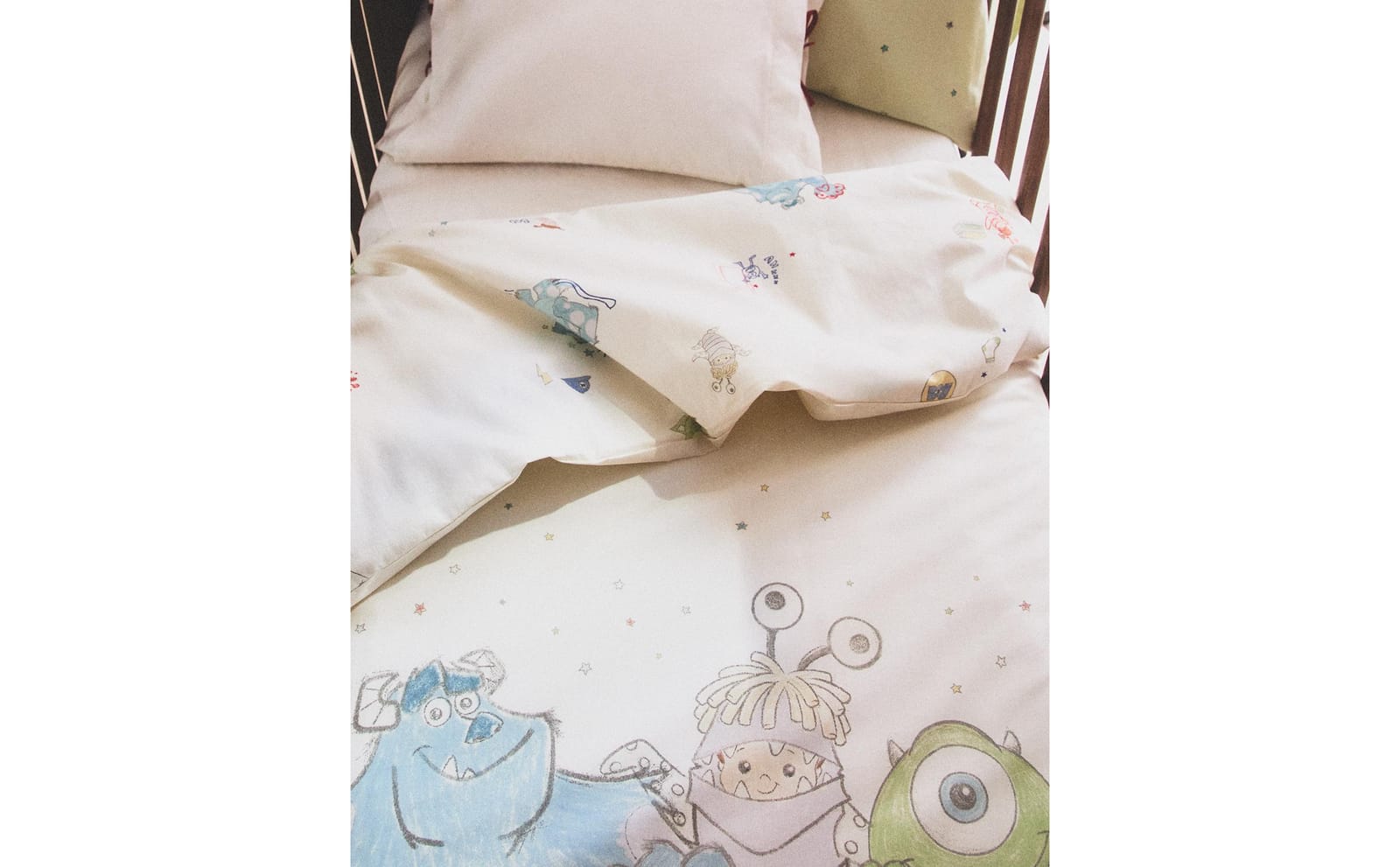ZARA HOME ДВУСТОРОННИЙ ДЕТСКИЙ ПОДОДЕЯЛЬНИК МОНСТРЫ И КОМПАНИЯ ©DISNEY/PIXAR ракурс 2