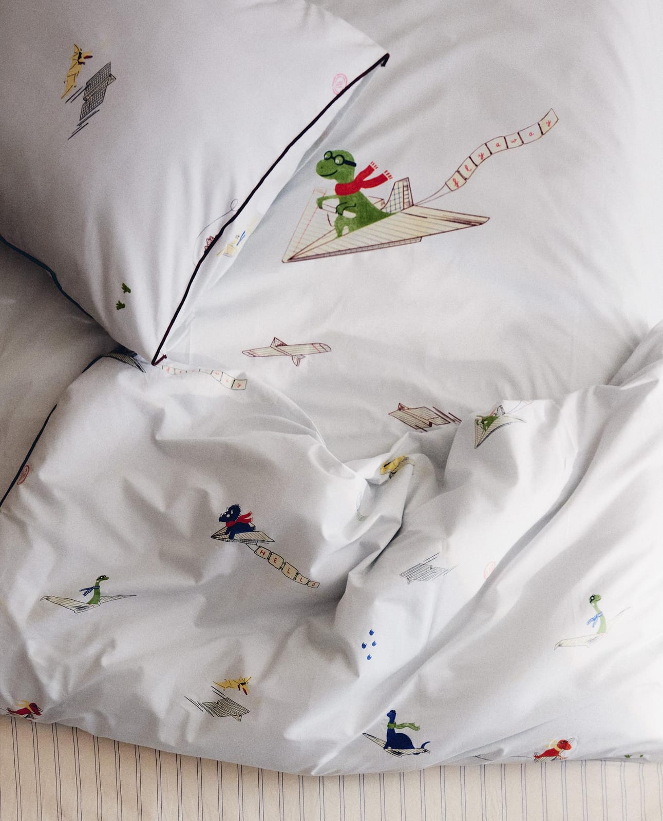 ZARA HOME ДЕТСКИЙ ПОДОДЕЯЛЬНИК ДВУСТОРОННИЙ ДИНОЗАВРЫ ракурс 2