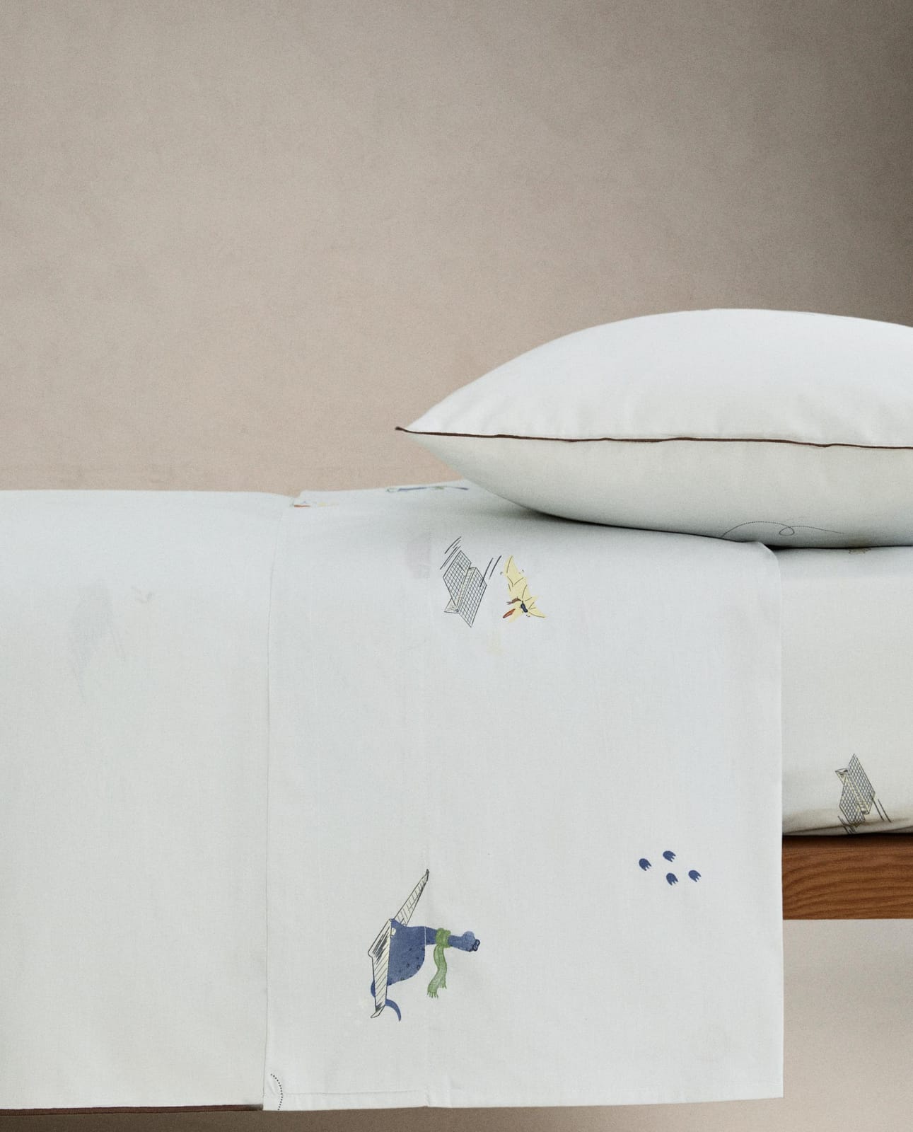 ZARA HOME ДЕТСКАЯ НАТЯЖНАЯ ПРОСТЫНЯ С ДИНОЗАВРАМИ ракурс 8