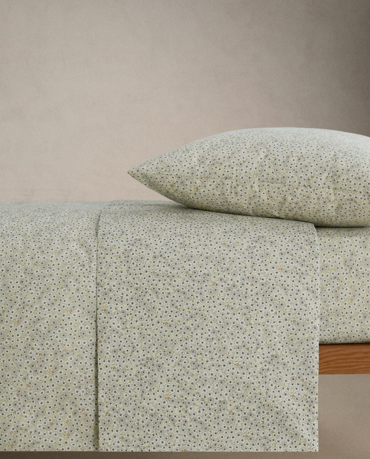 ZARA HOME ПОДОДЕЯЛЬНИК ДЕТСКИЙ В ЦВЕТЫ ракурс 2