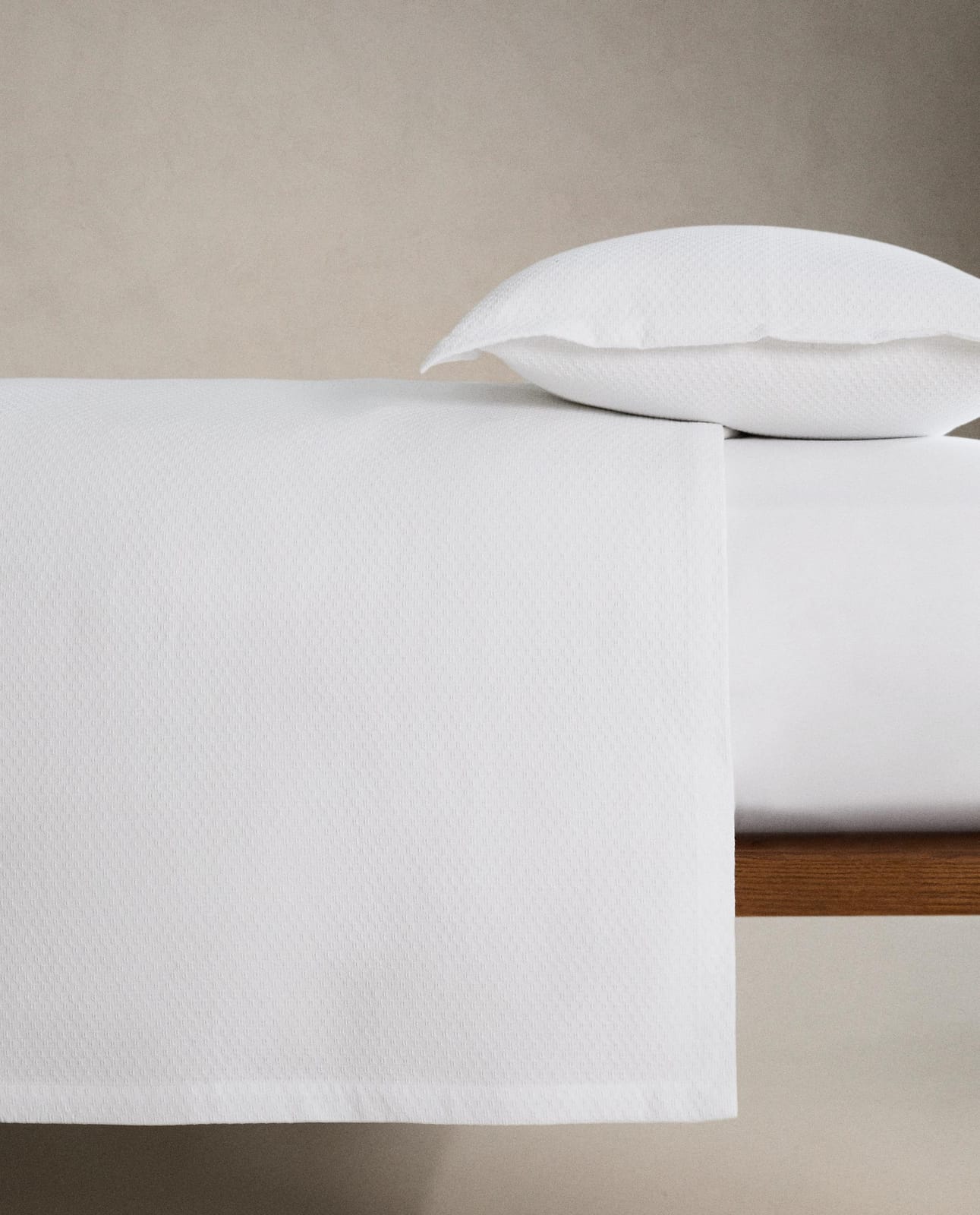ZARA HOME Хлопковое покрывало с рельефом ракурс 2