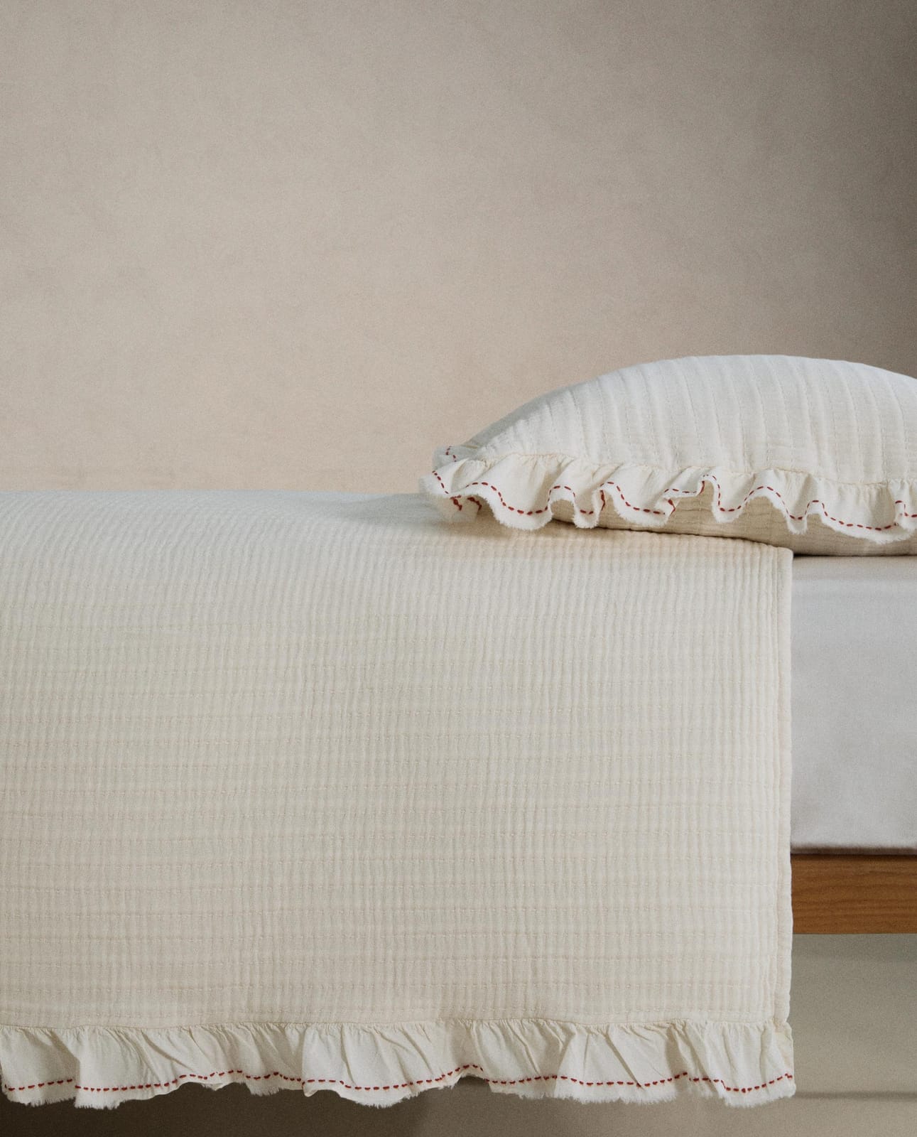 ZARA HOME ДЕТСКОЕ ПОКРЫВАЛО С ВОЛАНАМИ ракурс 4