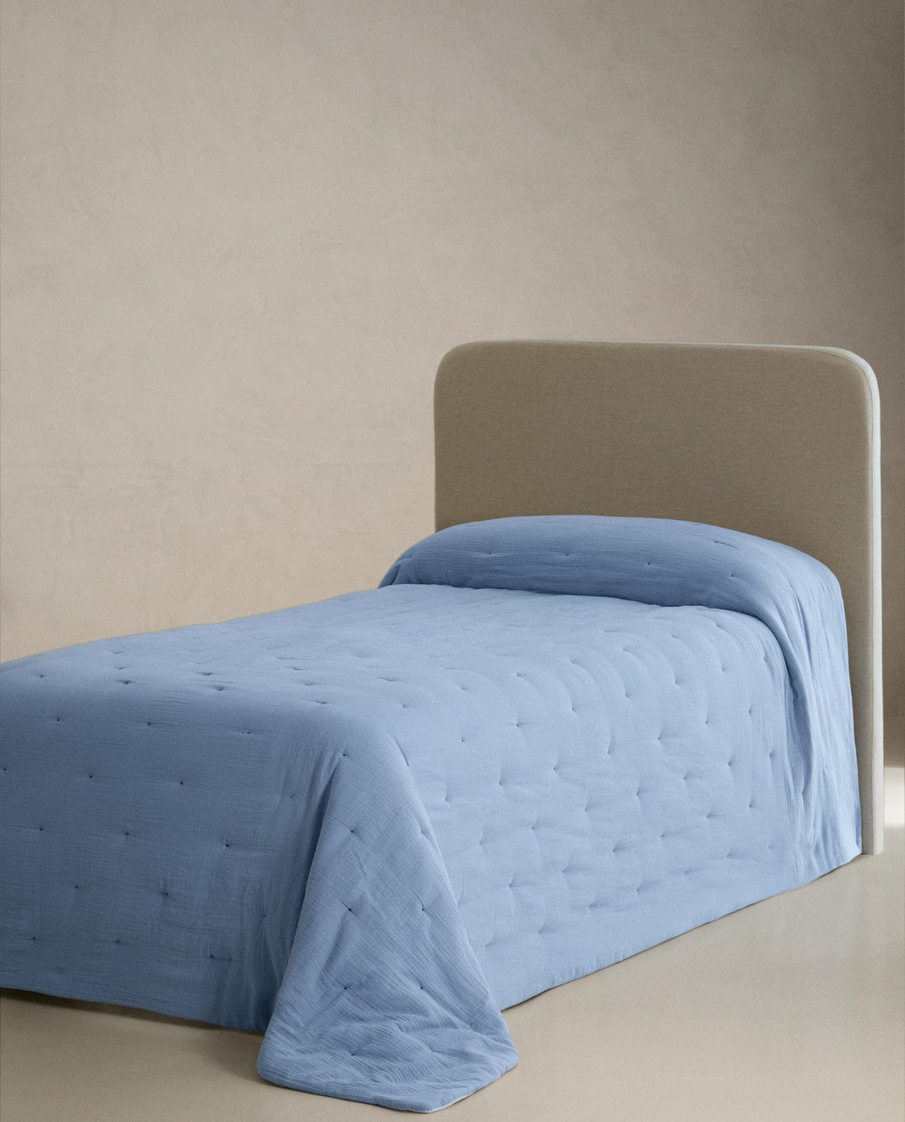 ZARA HOME ДВУСТОРОННЕЕ ДЕТСКОЕ ПОКРЫВАЛО ИЗ ШИФОНА В ПОЛОСКУ ракурс 2