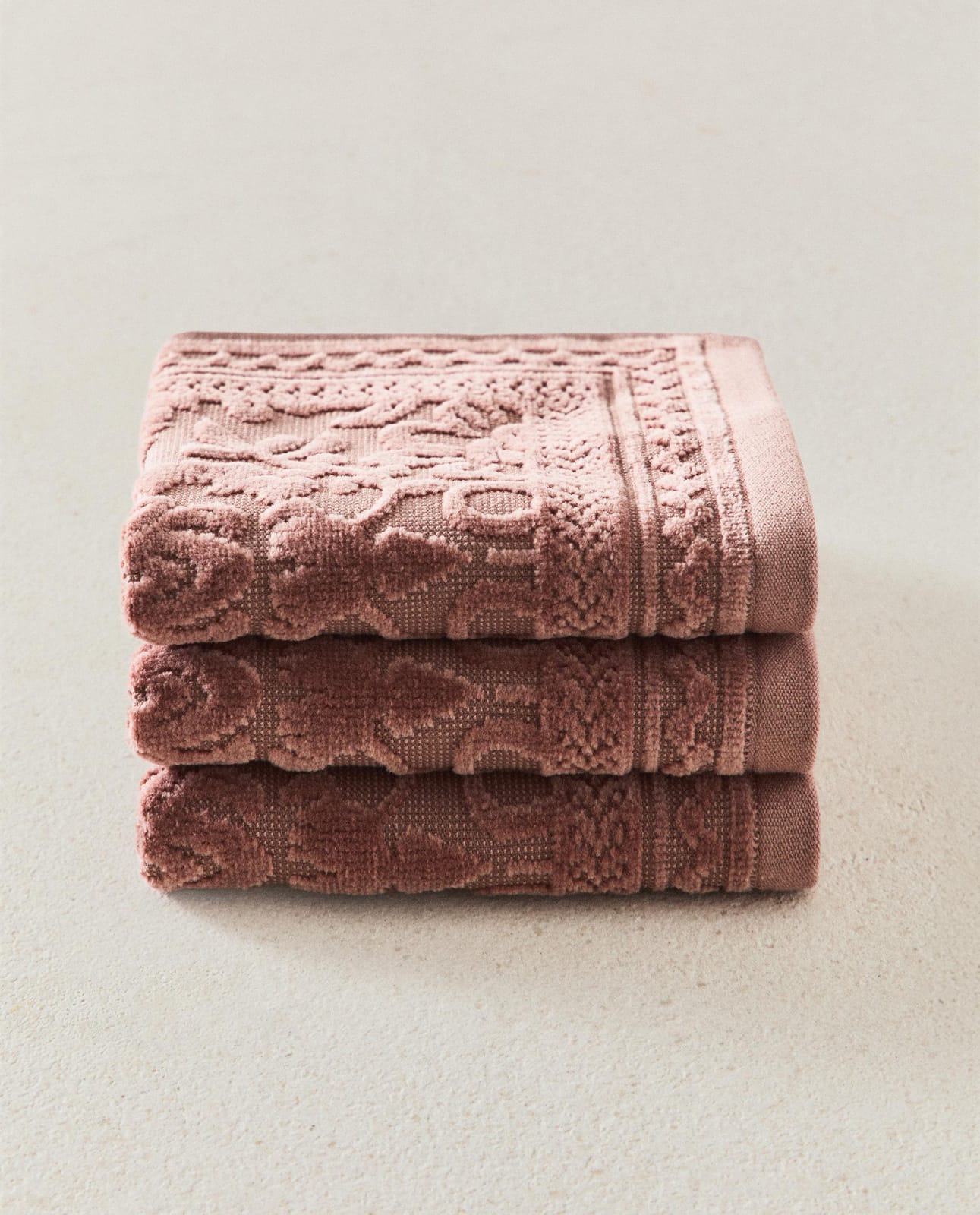 ZARA HOME ЖАККАРДОВОЕ БАННОЕ ПОЛОТЕНЦЕ С ЦВЕТАМИ (КОМПЛЕКТ 3 ШТ.) ракурс 2
