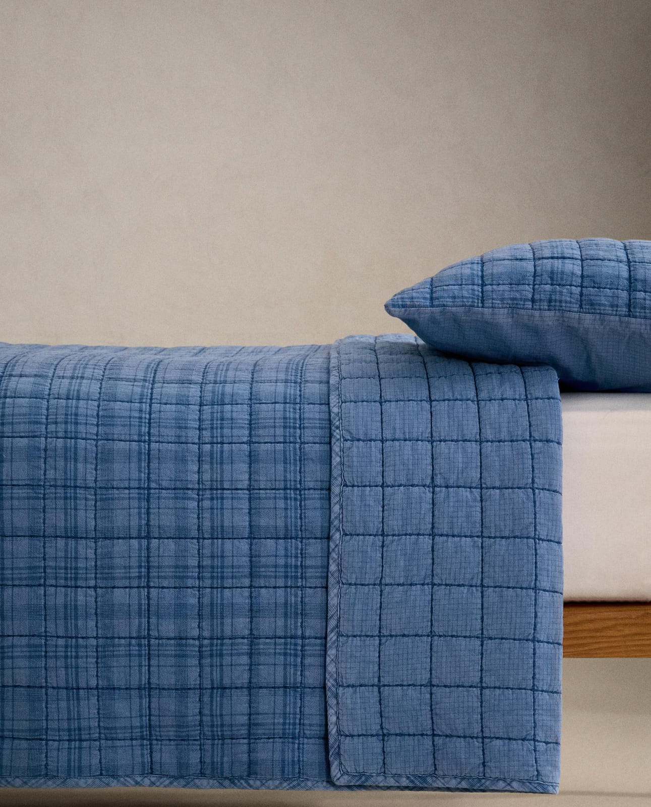 ZARA HOME ДВУСТОРОННЕЕ ДЕТСКОЕ ПОКРЫВАЛО В КЛЕТКУ ракурс 2
