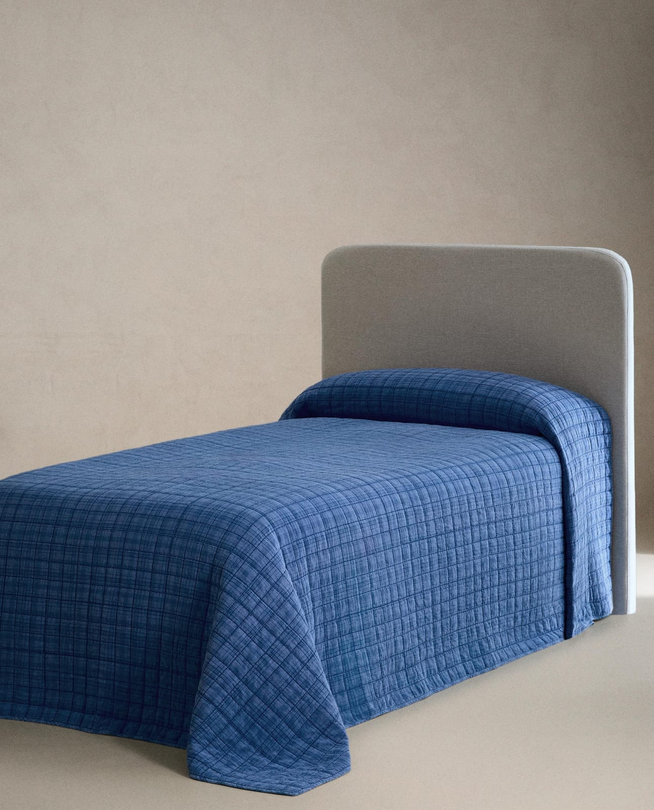 ZARA HOME ДВУСТОРОННЕЕ ДЕТСКОЕ ПОКРЫВАЛО В КЛЕТКУ ракурс 3
