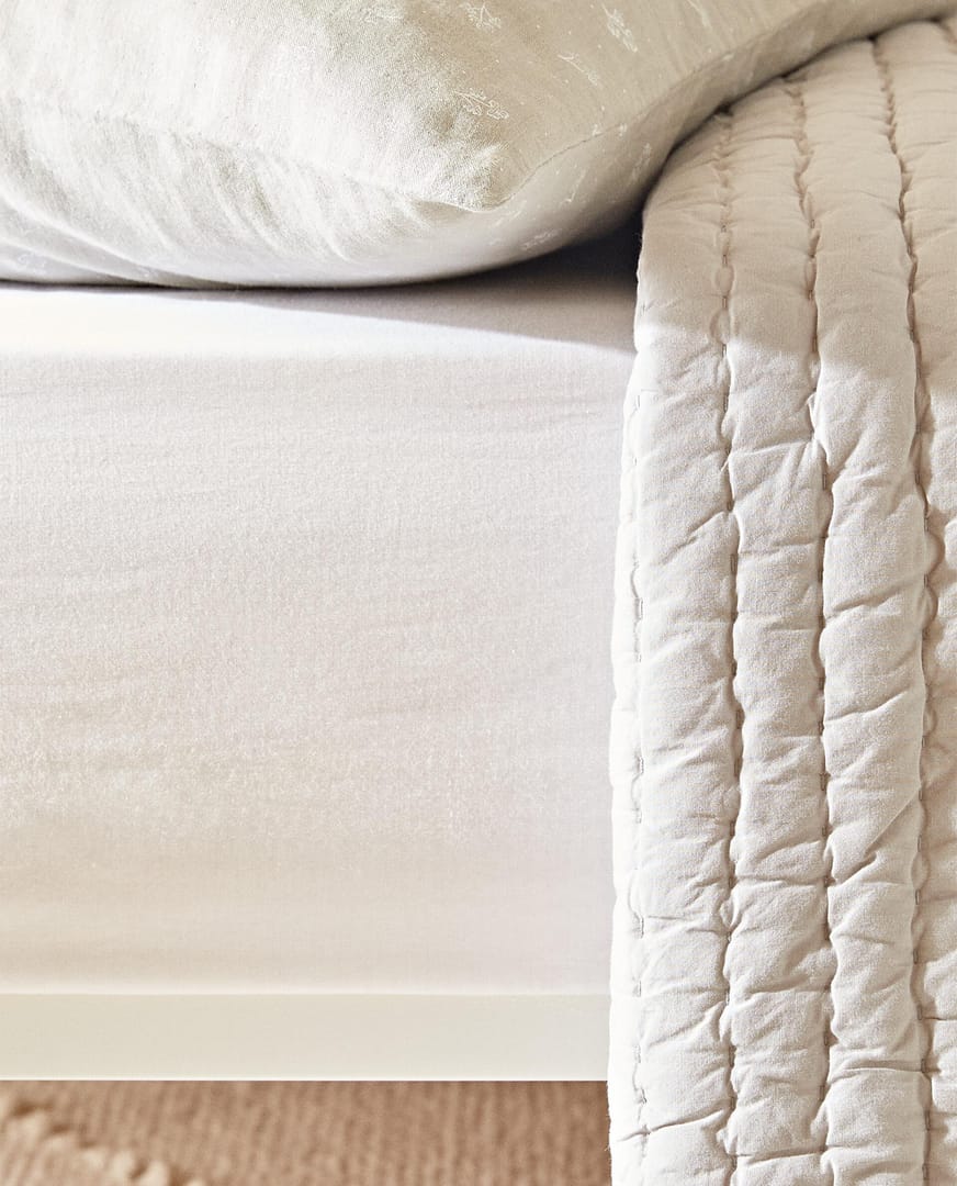 ZARA HOME ГЛАДКАЯ ДЕТСКАЯ ПРОСТЫНЯ НА РЕЗИНКЕ ракурс 2