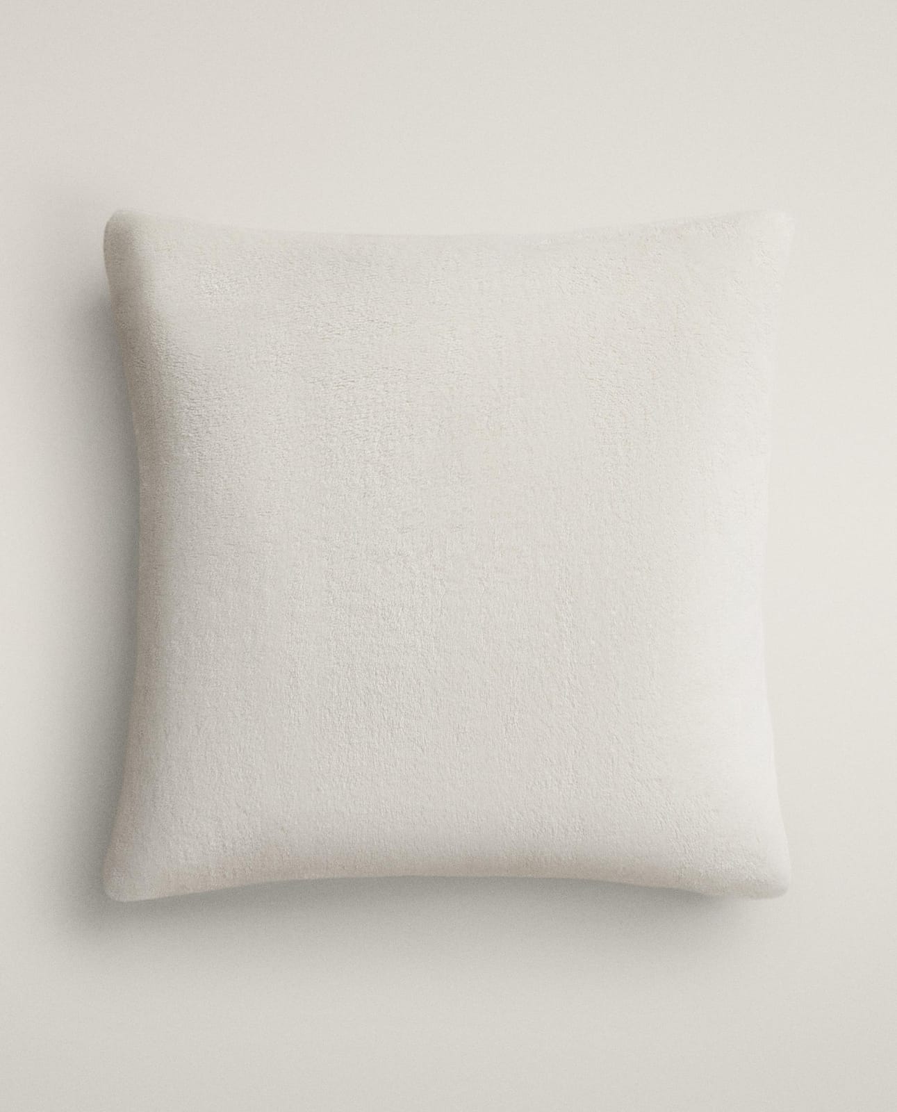 ZARA HOME Наволочка на подушку с эффектом меха ракурс 4