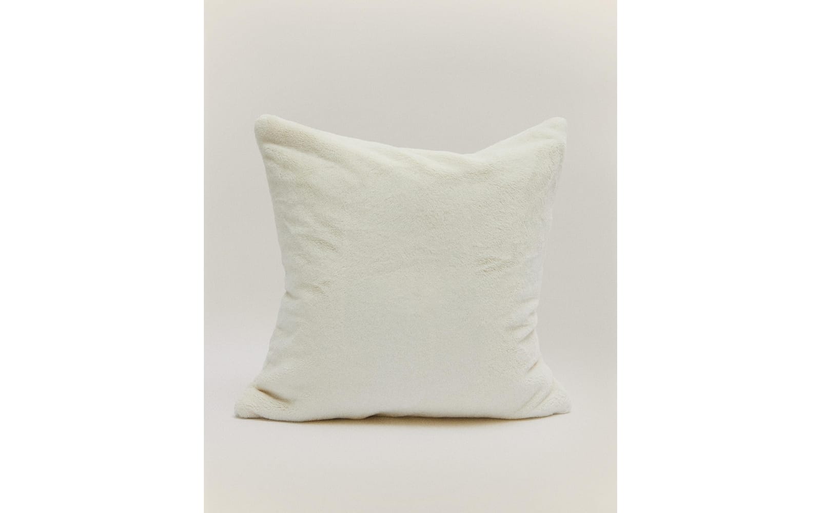 ZARA HOME Наволочка на подушку с эффектом меха ракурс 8