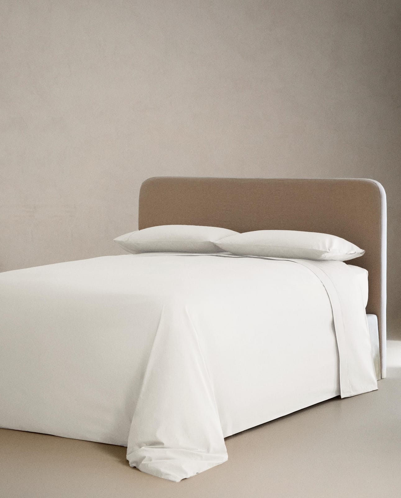 ZARA HOME КОМПЛЕКТ ПОСТЕЛЬНОГО БЕЛЬЯ ИЗ ПЕРКАЛЯ (300 НИТЕЙ) ракурс 2