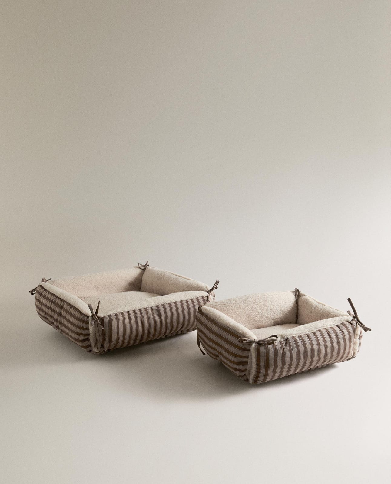 ZARA HOME ЛЕЖАНКА ДЛЯ ЖИВОТНЫХ В ПОЛОСКУ С ОВЧИНОЙ ракурс 7