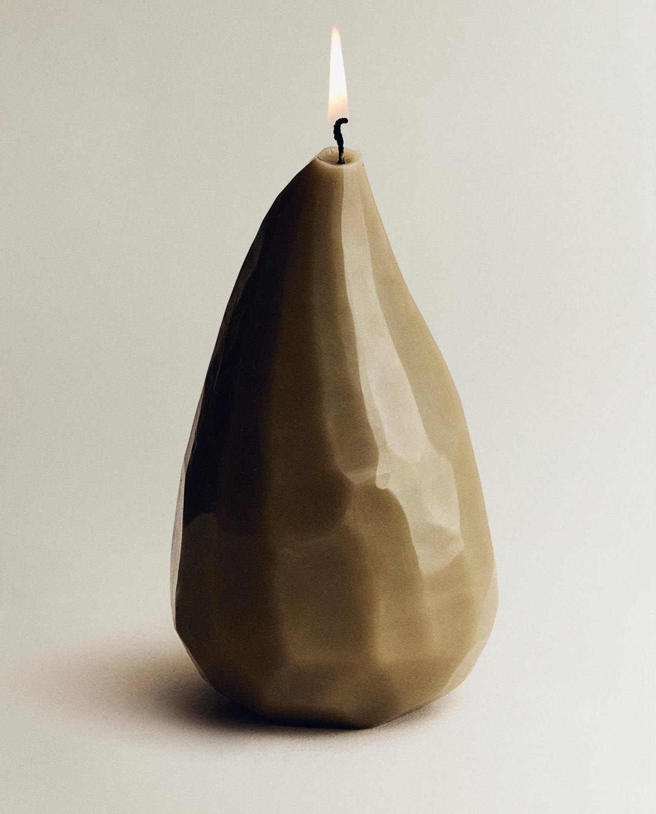 ZARA HOME ЗЕЛЕНАЯ ДЕКОРАТИВНАЯ СВЕЧА В ФОРМЕ КАПЛИ ракурс 5
