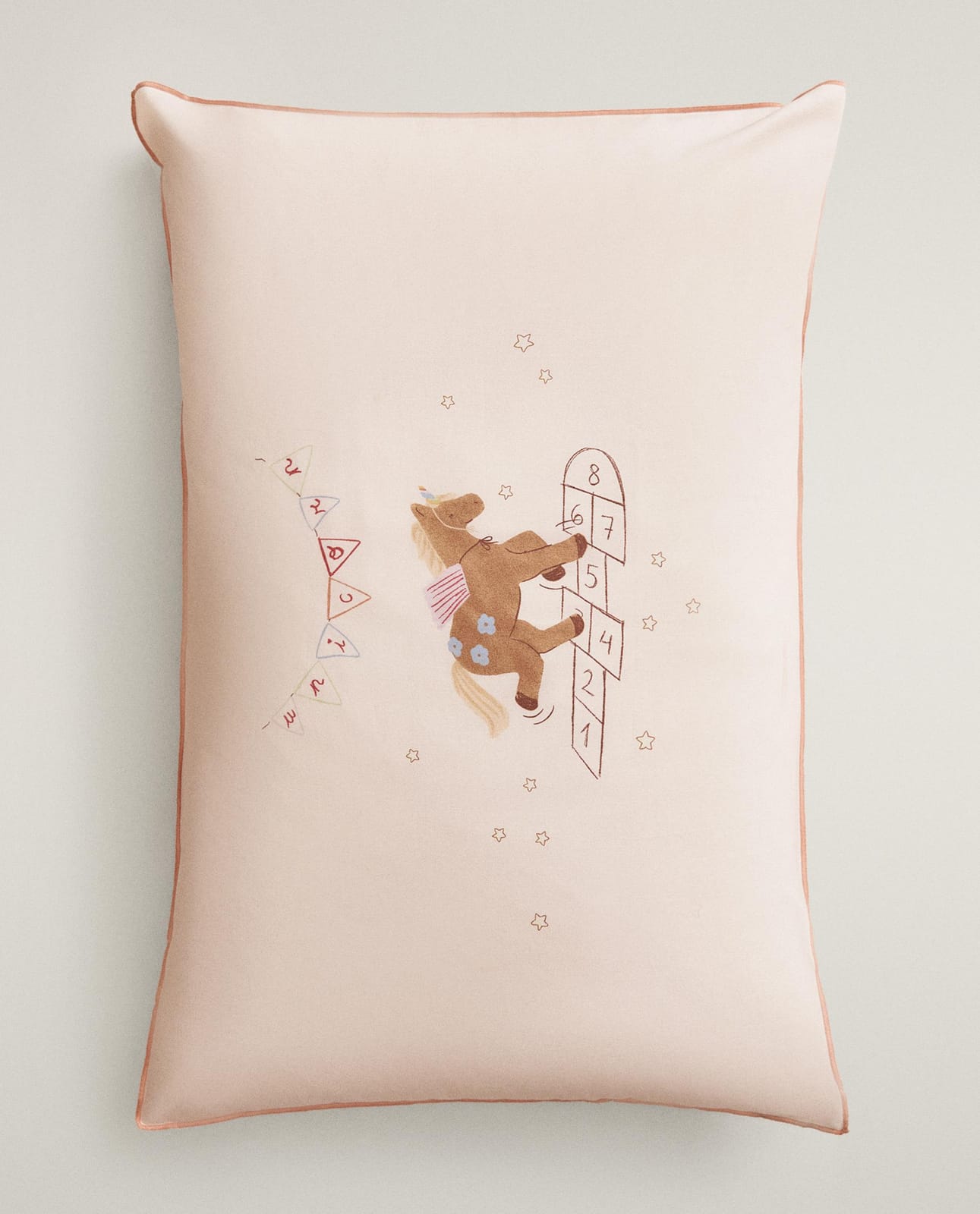ZARA HOME НАВОЛОЧКА НА ПОДУШКУ ДЕТСКАЯ С ЕДИНОРОГАМИ ракурс 3