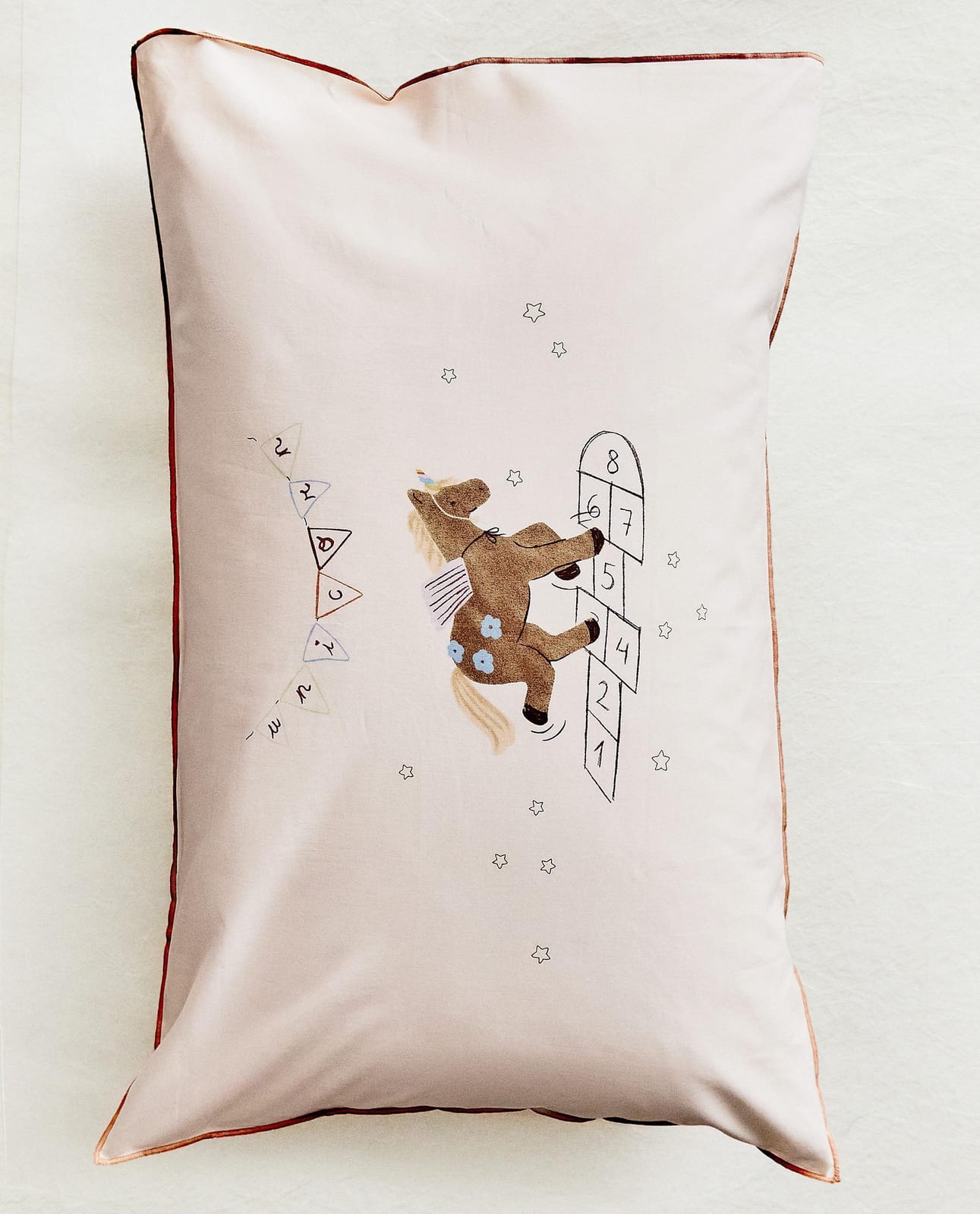 ZARA HOME НАВОЛОЧКА НА ПОДУШКУ ДЕТСКАЯ С ЕДИНОРОГАМИ ракурс 2