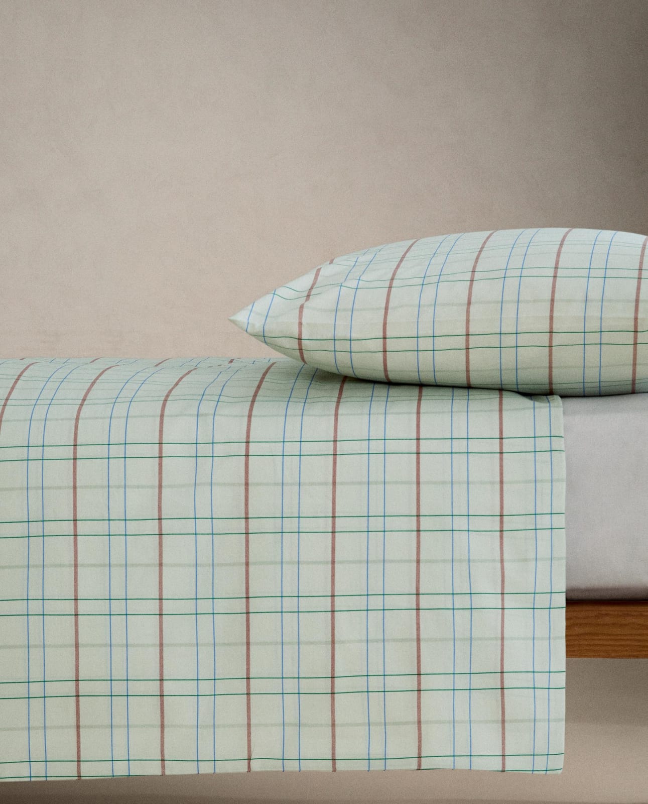 ZARA HOME ДЕТСКИЙ ПОДОДЕЯЛЬНИК В ЗЕЛЕНУЮ КЛЕТКУ ракурс 3