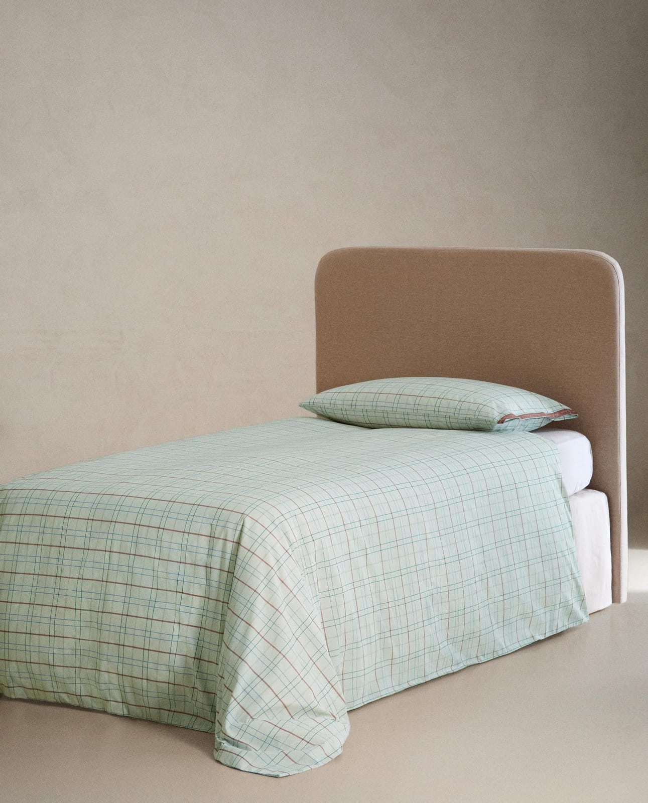 ZARA HOME ДЕТСКИЙ ПОДОДЕЯЛЬНИК В ЗЕЛЕНУЮ КЛЕТКУ ракурс 5