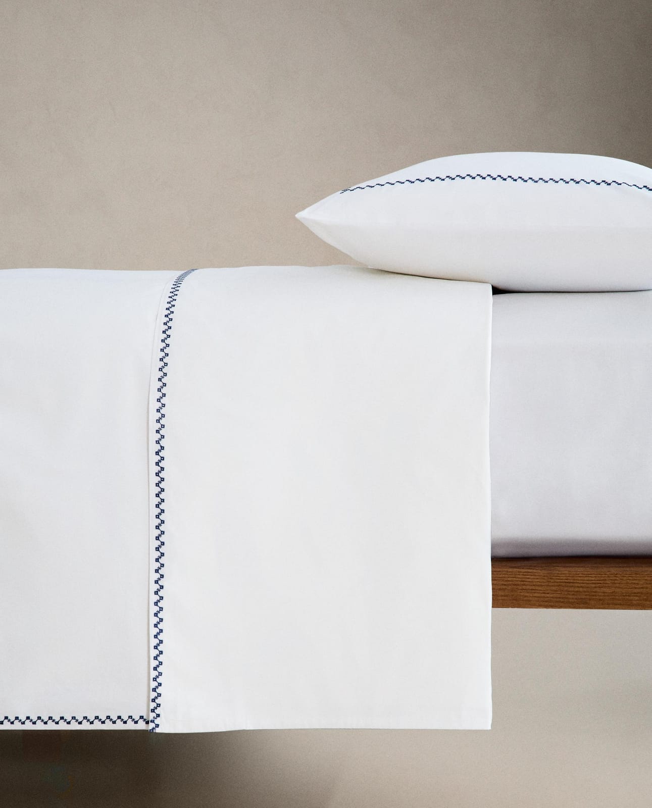 ZARA HOME Пододеяльник с вышитым бордюром ракурс 3