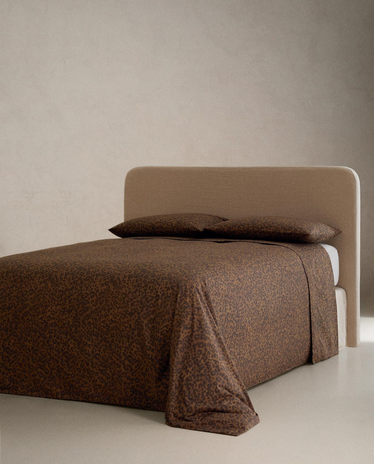 ZARA HOME ПОДОДЕЯЛЬНИК ИЗ ПЕРКАЛЯ С ЛЕОПАРДОВЫМ УЗОРОМ (200 НИТЕЙ) ракурс 2